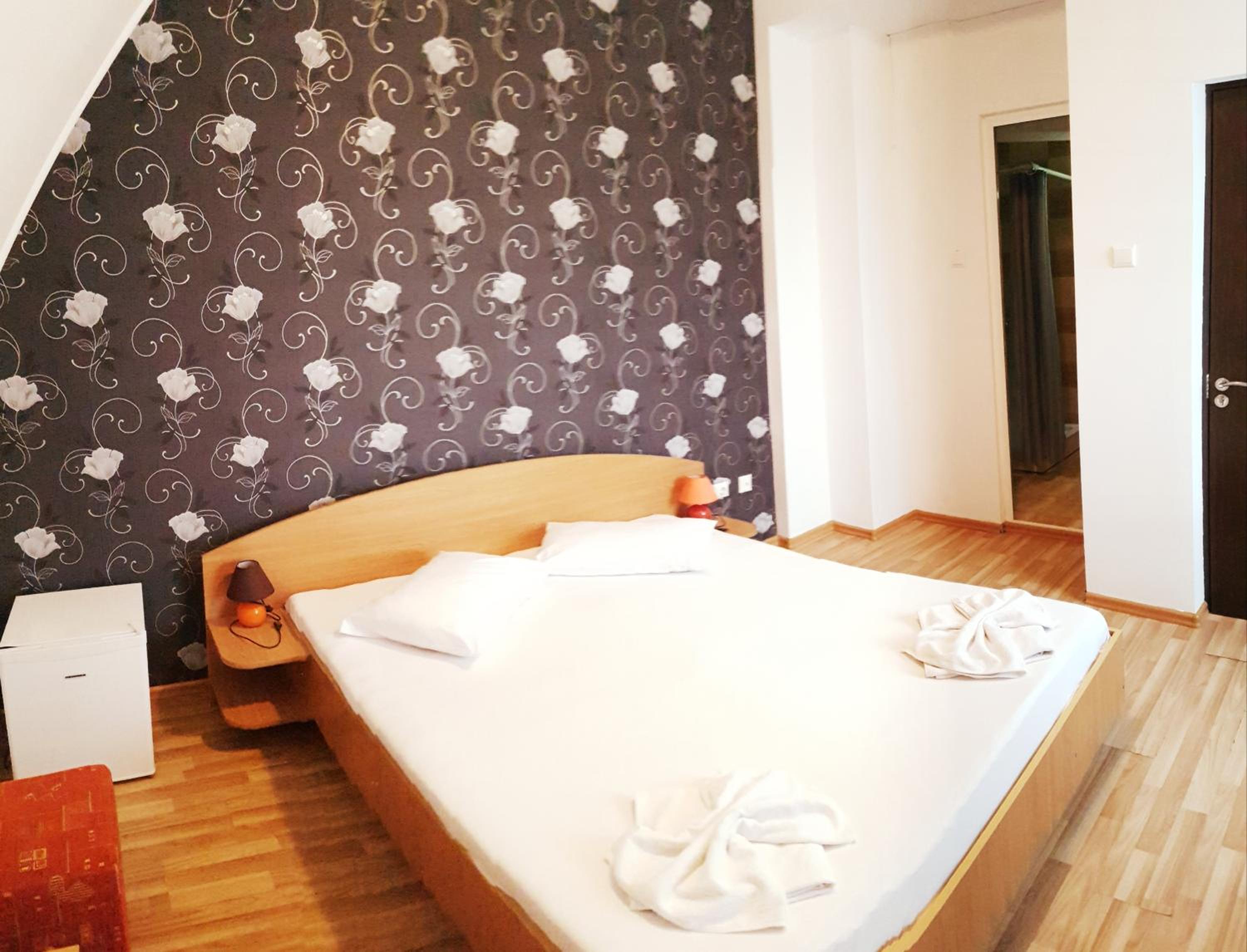Double Room - Photo 2