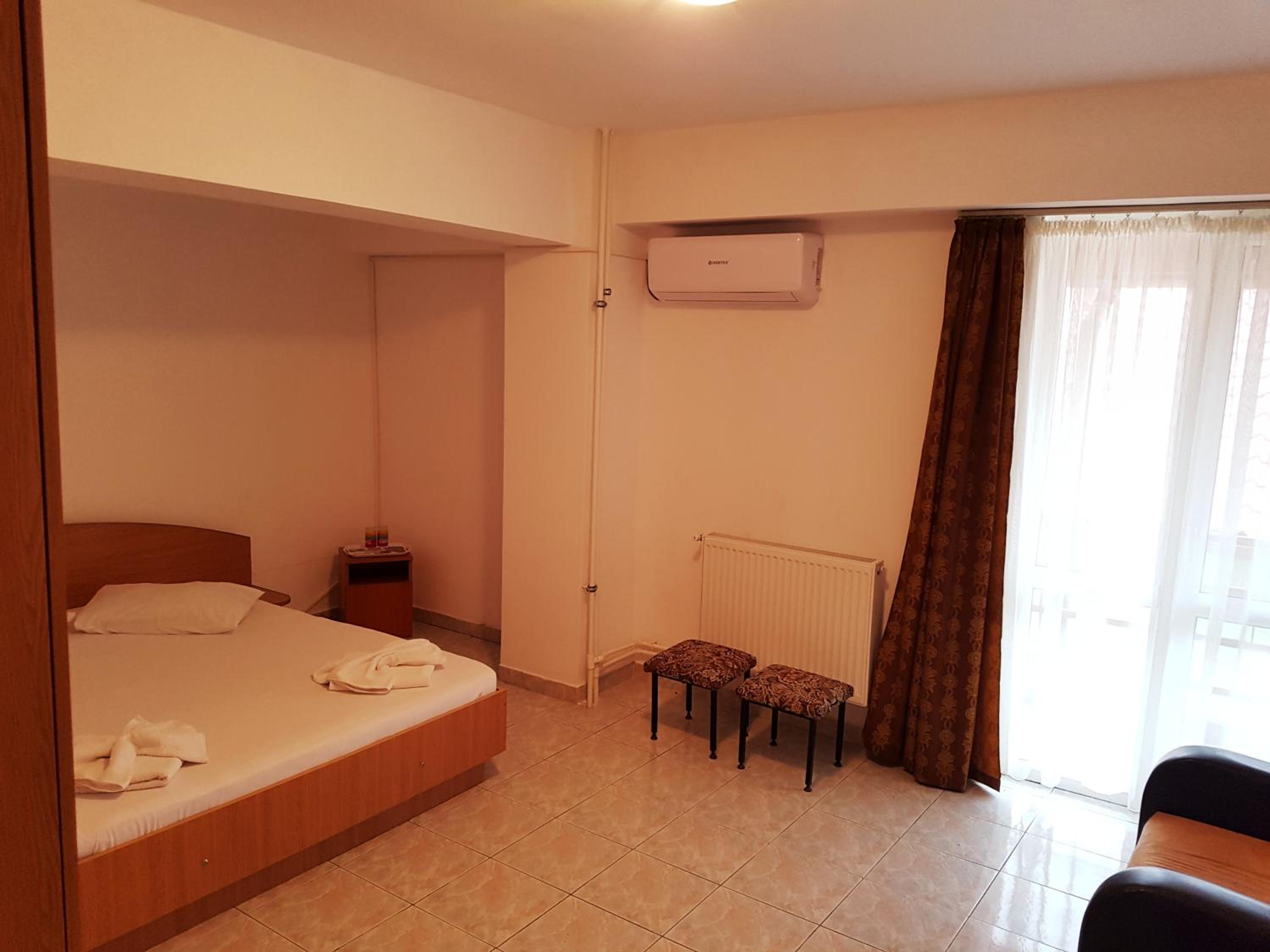Double Room - Photo 4