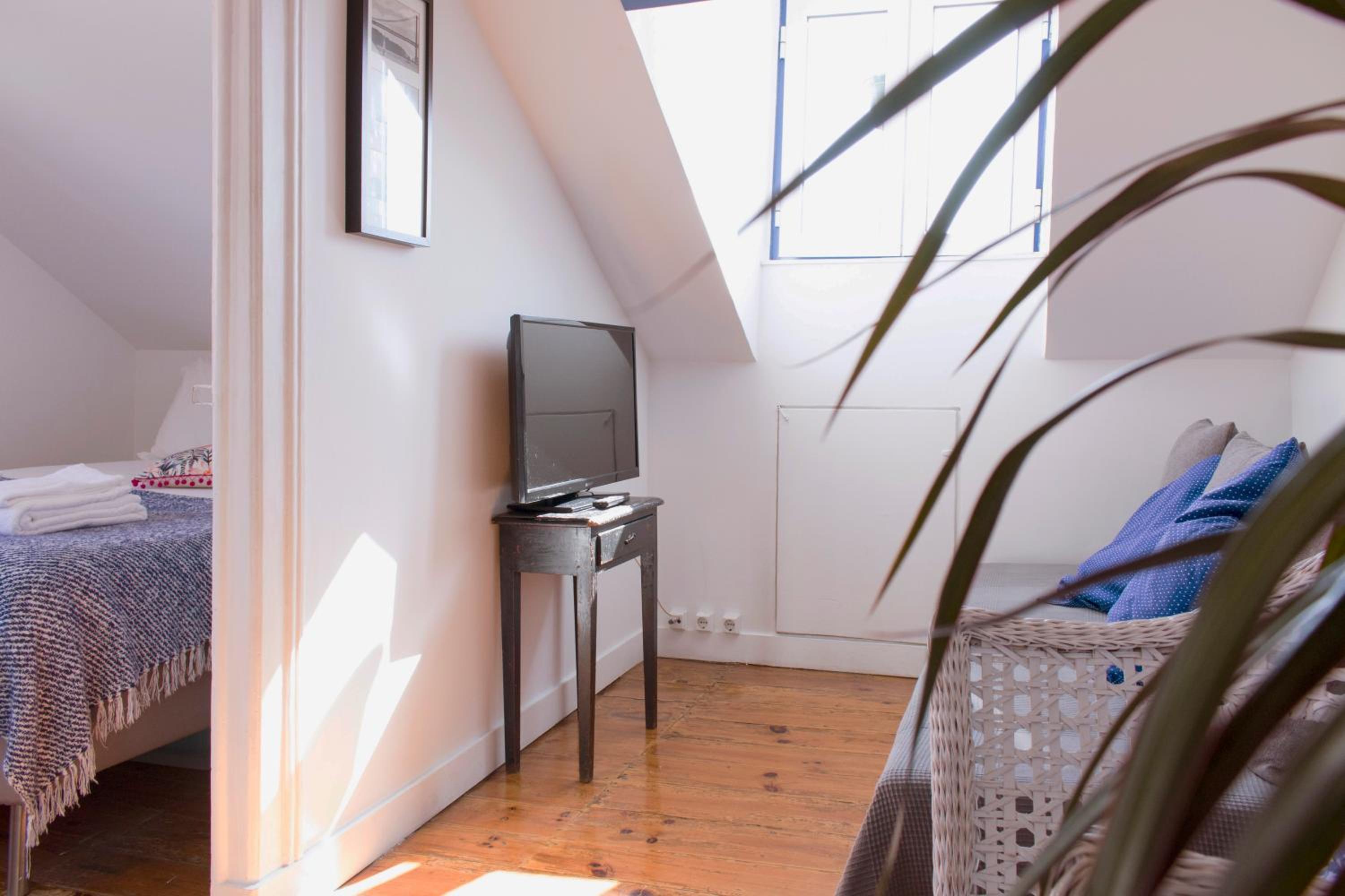 Two-Bedroom Apartment with River View - Photo 4