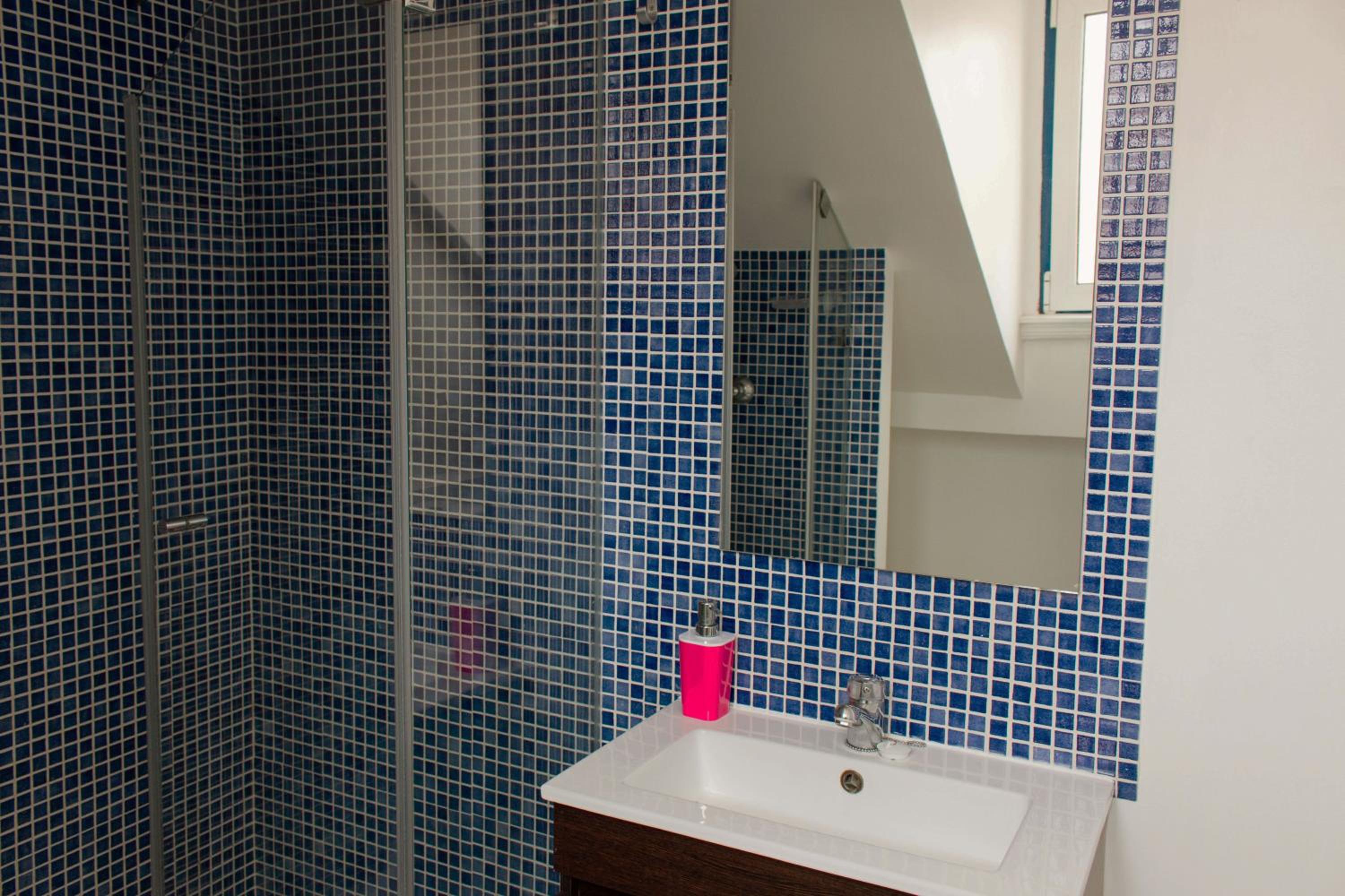 Two-Bedroom Apartment with River View - Photo 11