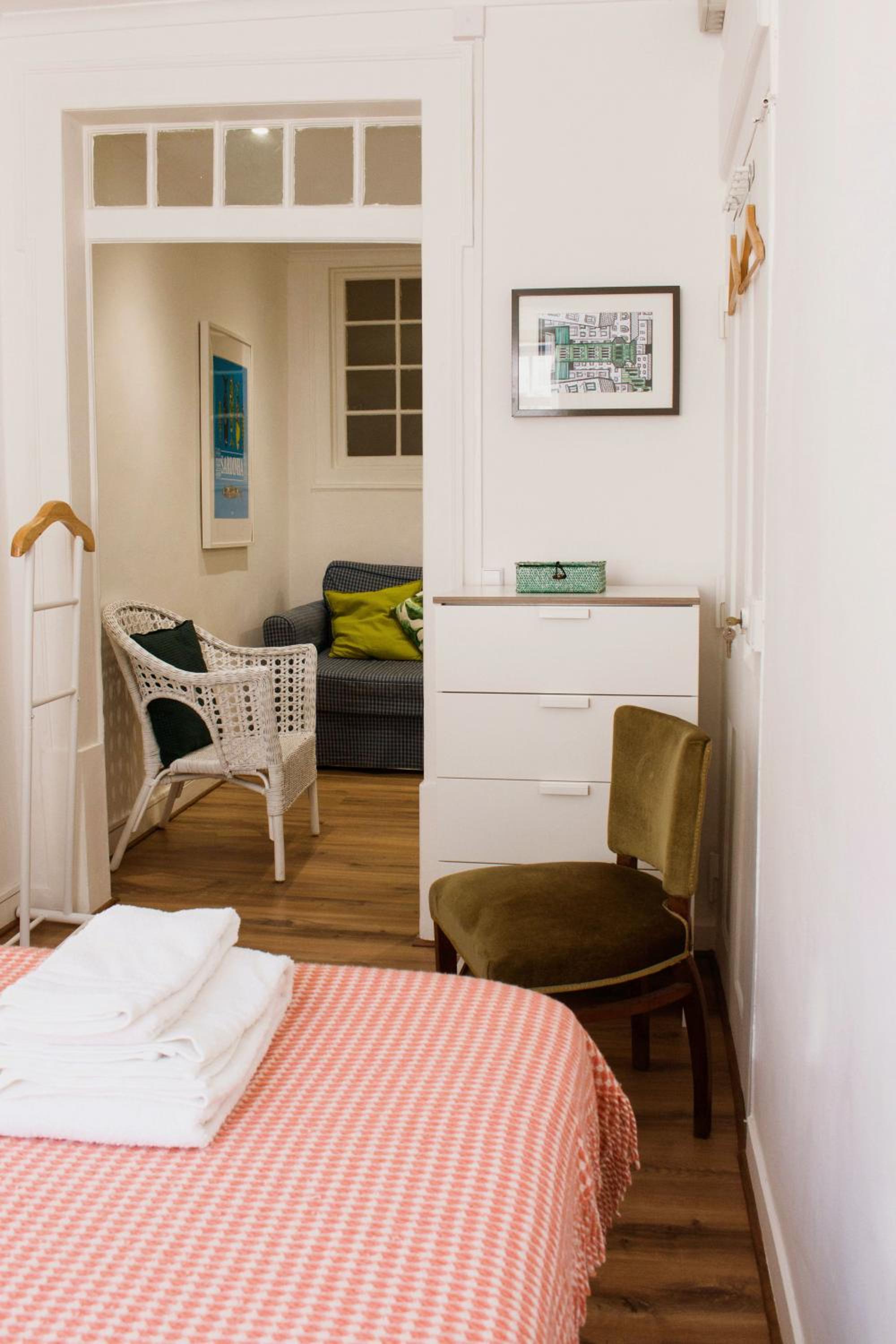 One-Bedroom Apartment photo 1