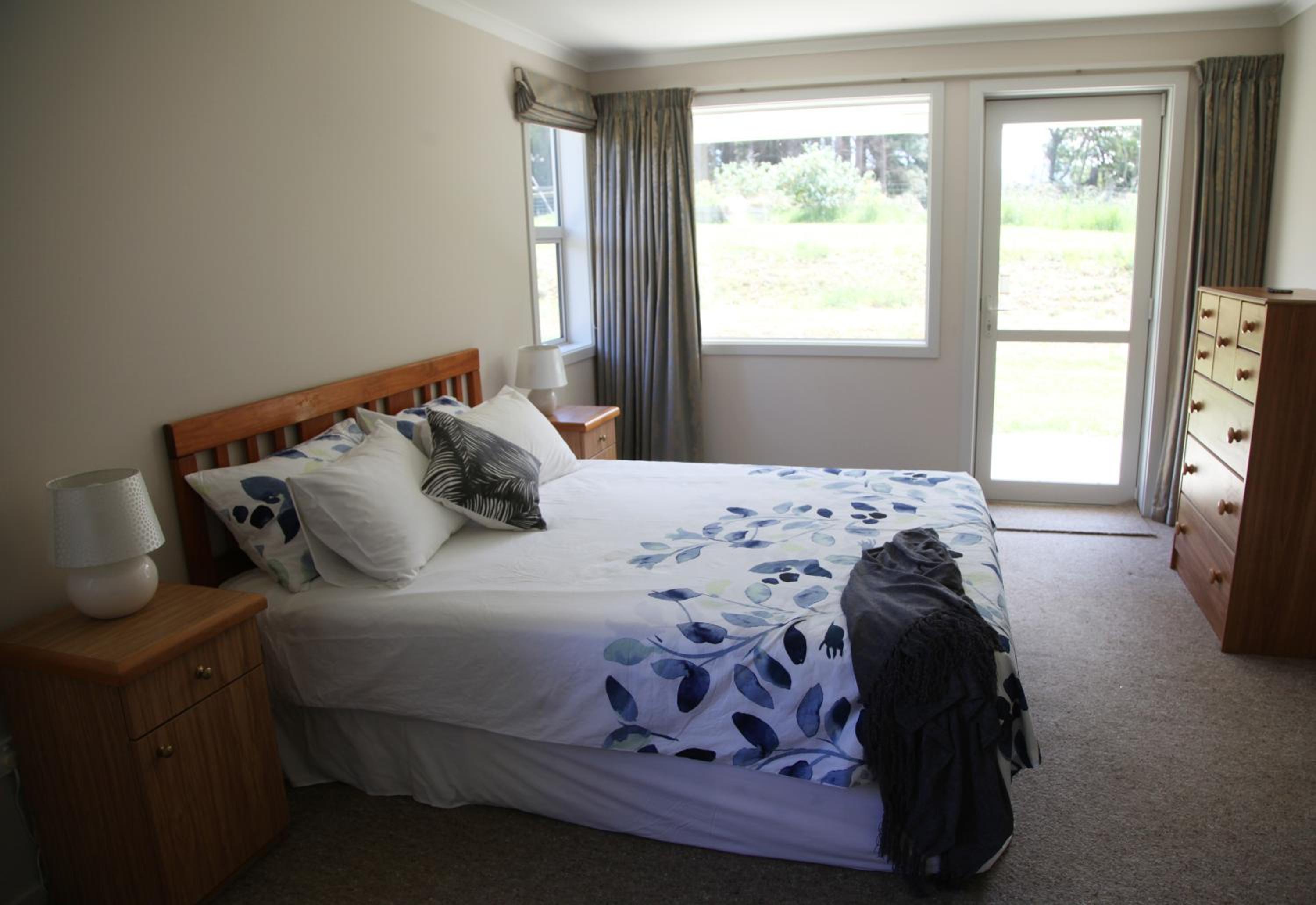 Three-Bedroom House - Photo 2