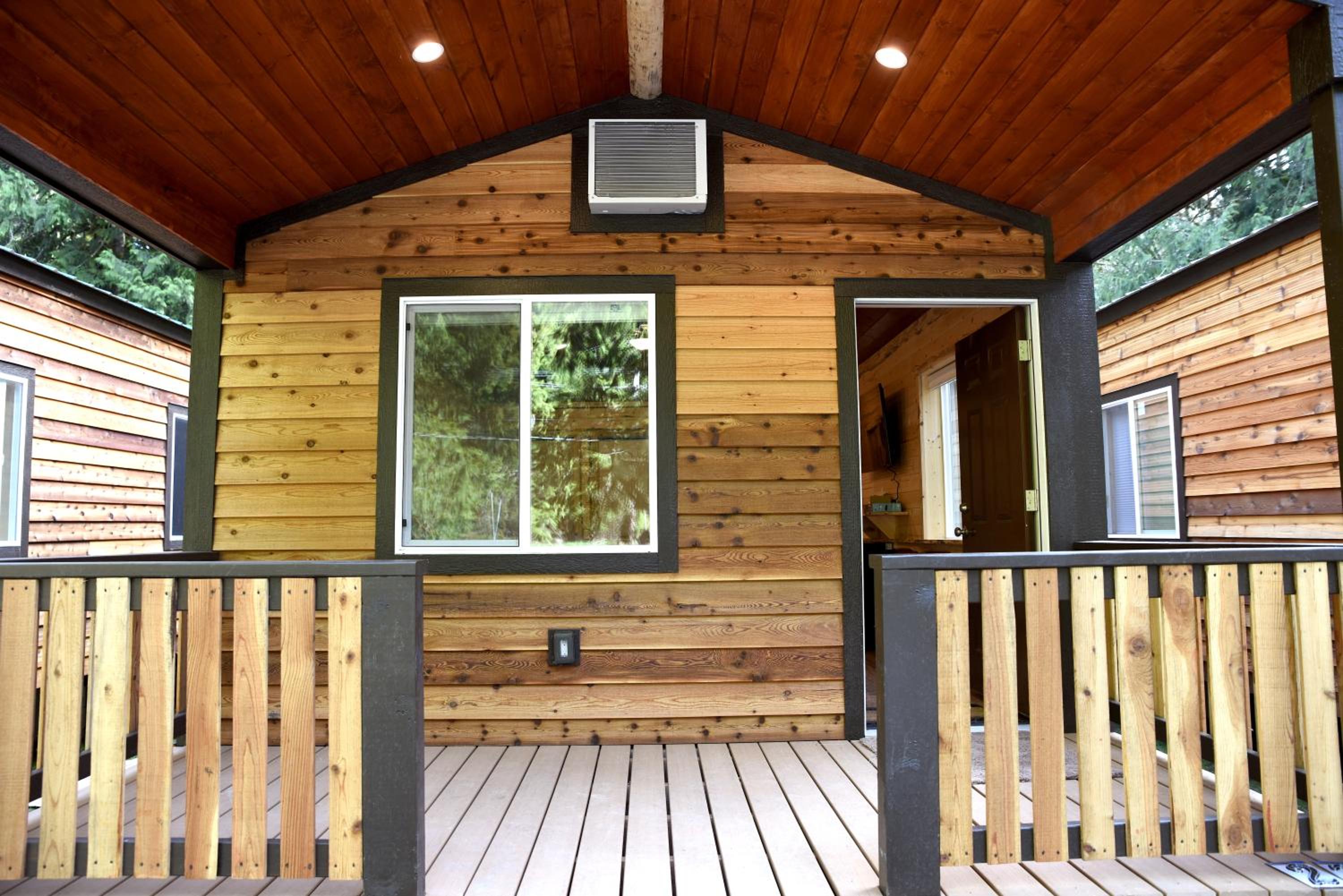 Premium Cottage - Photo 2