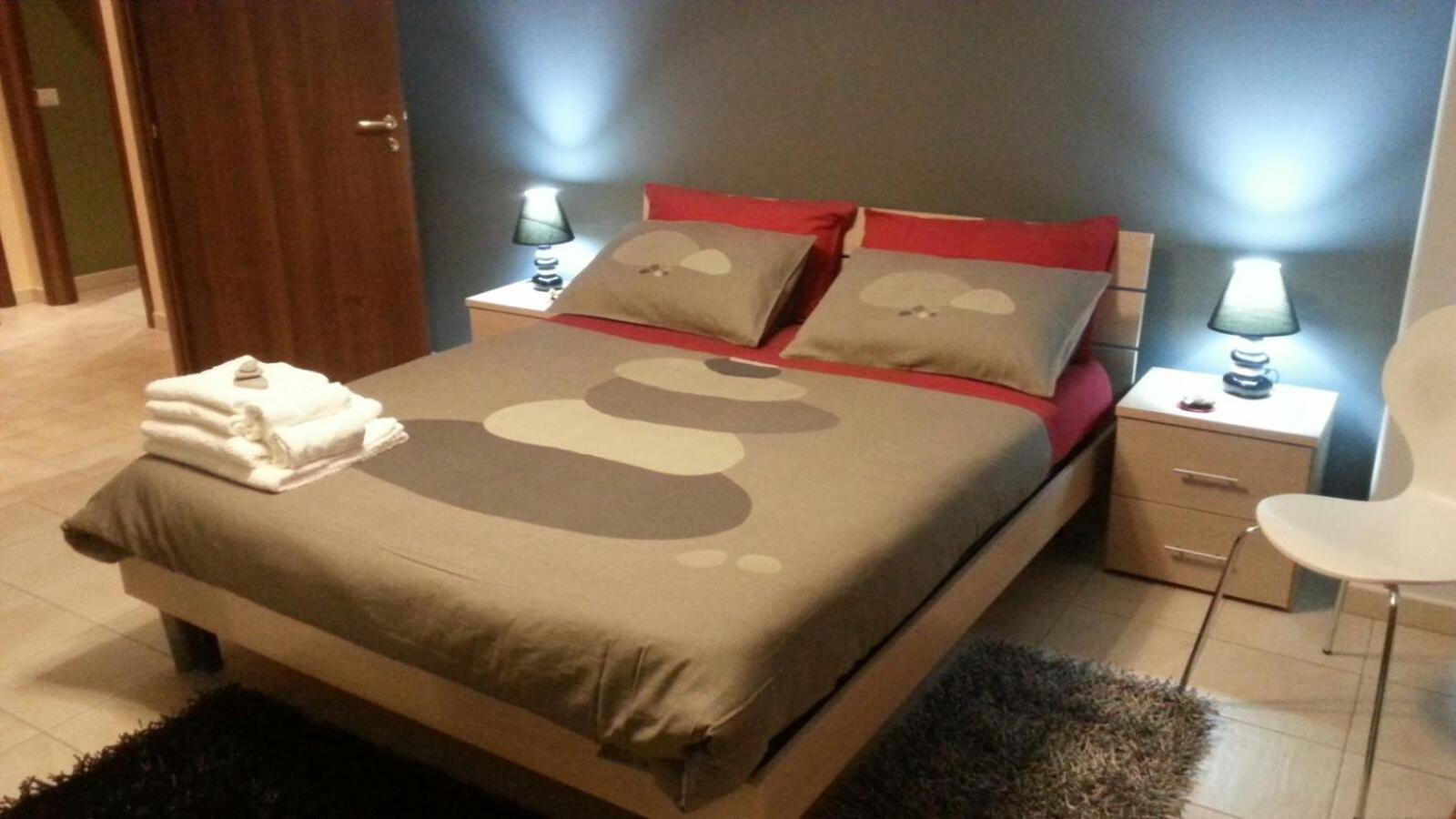Double or Twin Room with Private Bathroom - Photo 12