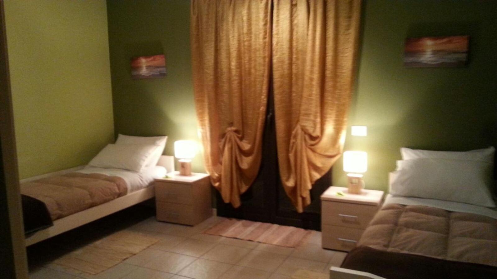Double or Twin Room with Private External Bathroom - Photo 2