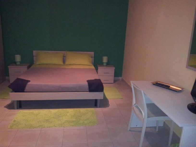 Quadruple Room with Private External Bathroom - Photo 3