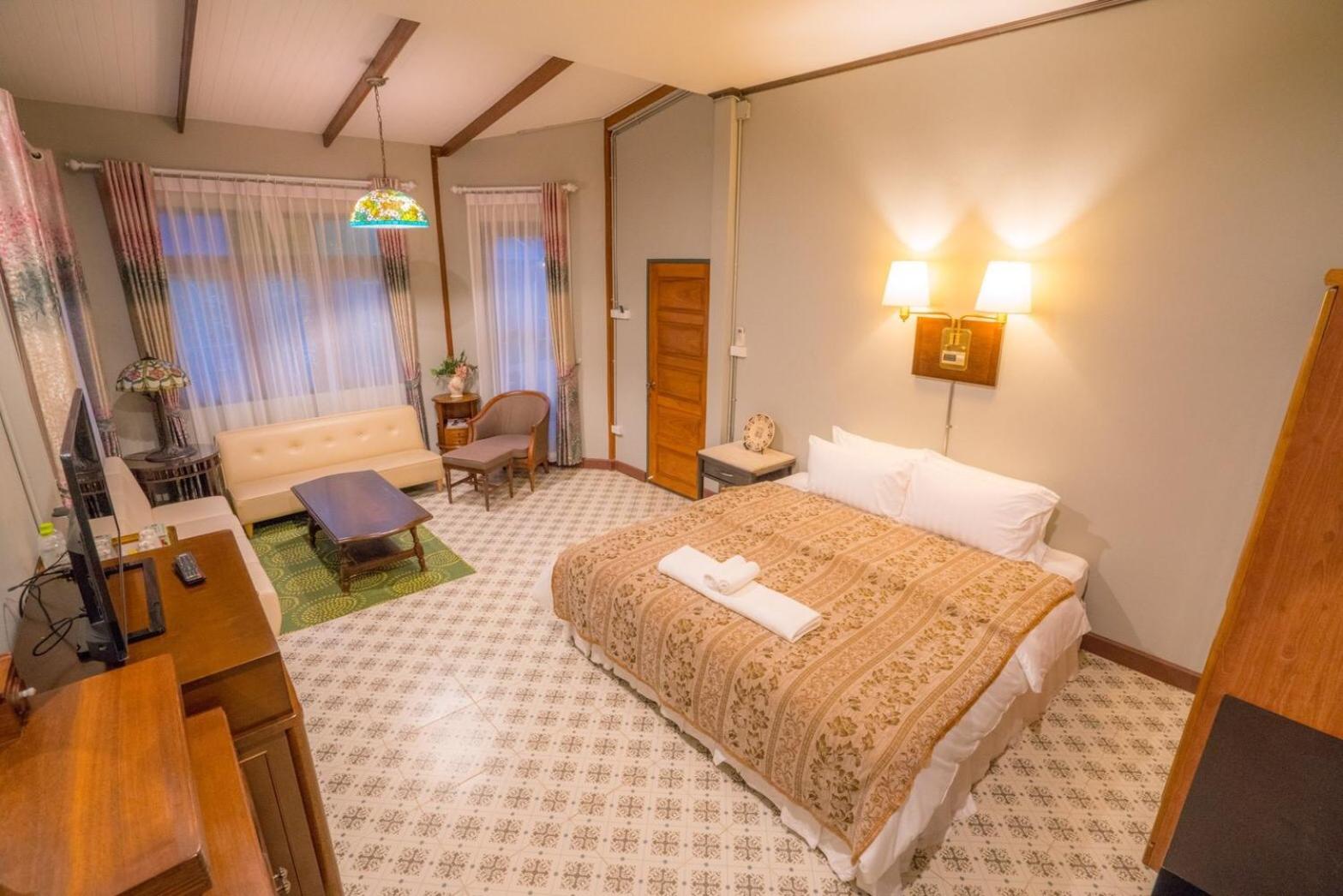 Four-Bedroom House - Photo 11