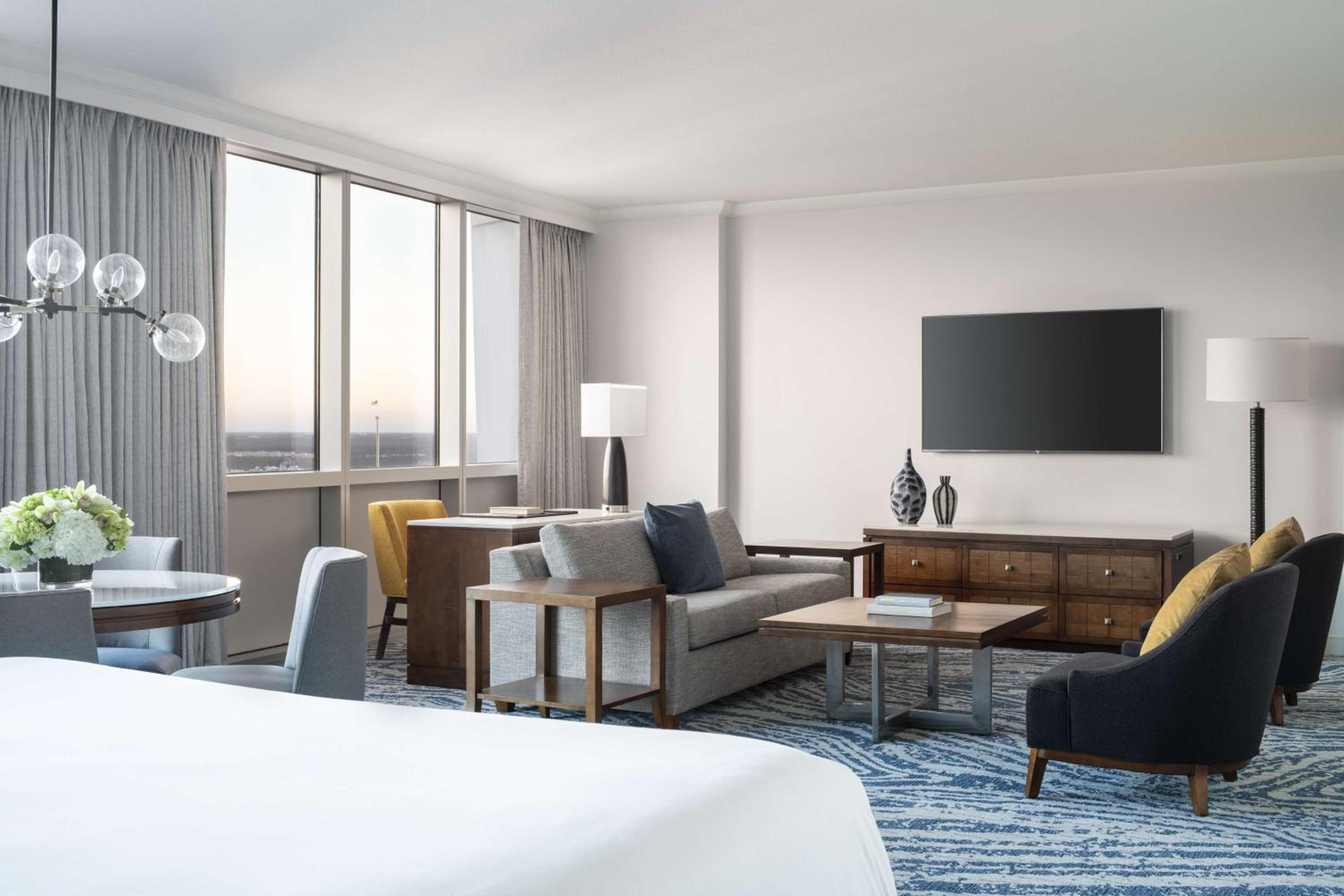 One-Bedroom King Suite thumbnail 5