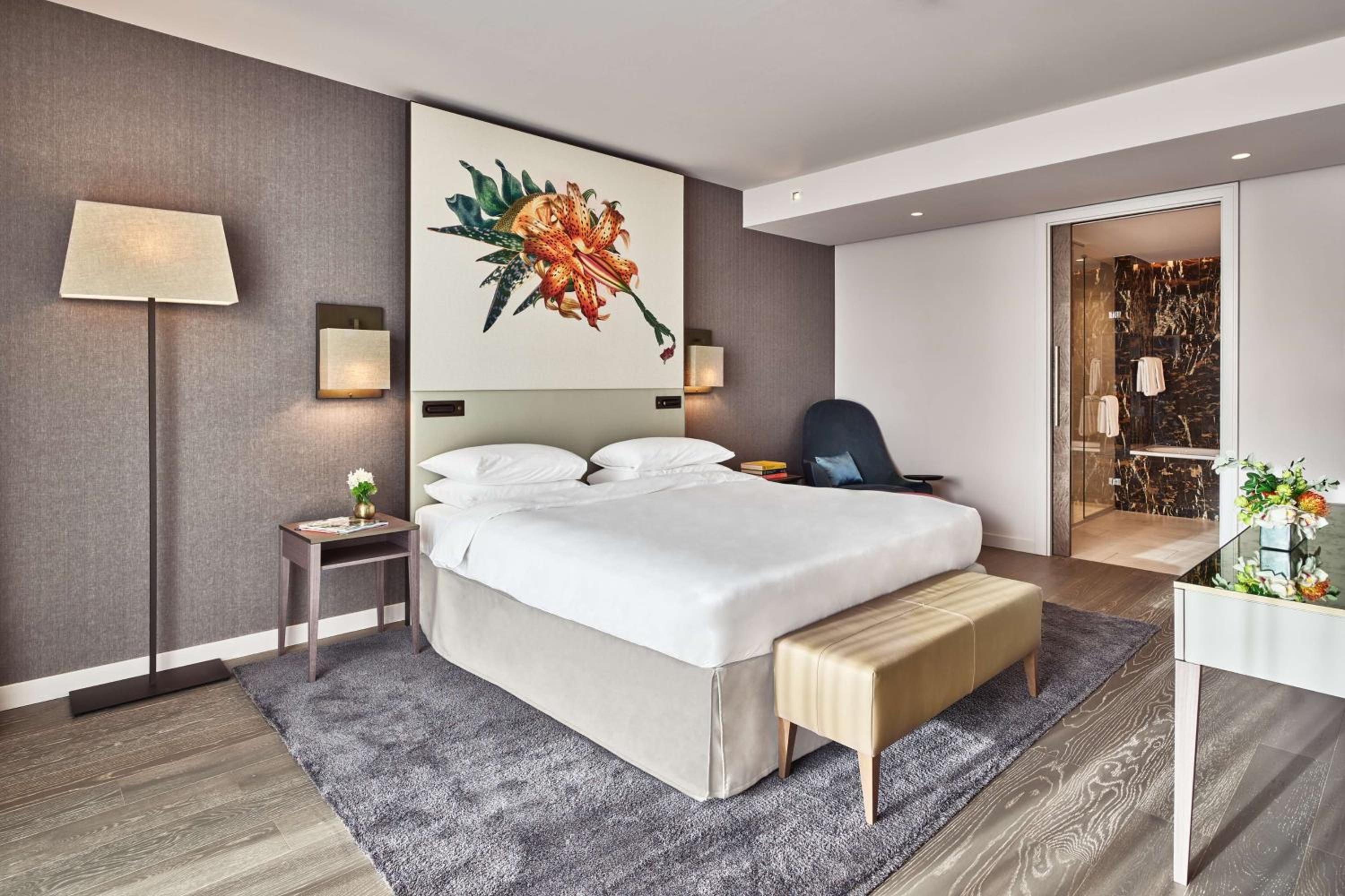 Ambassador Suite photo 2