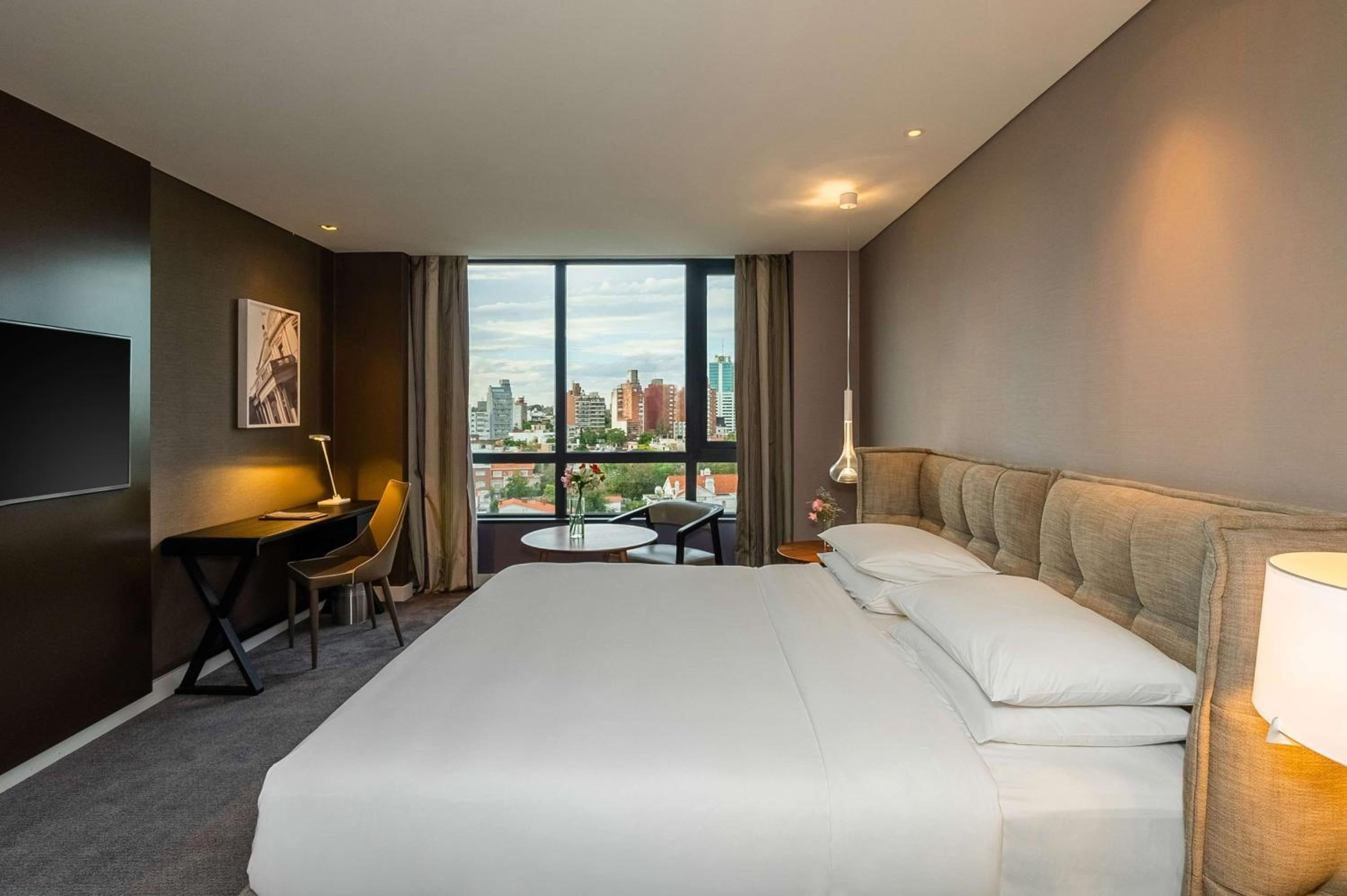King Room with City View - High Floor photo 2