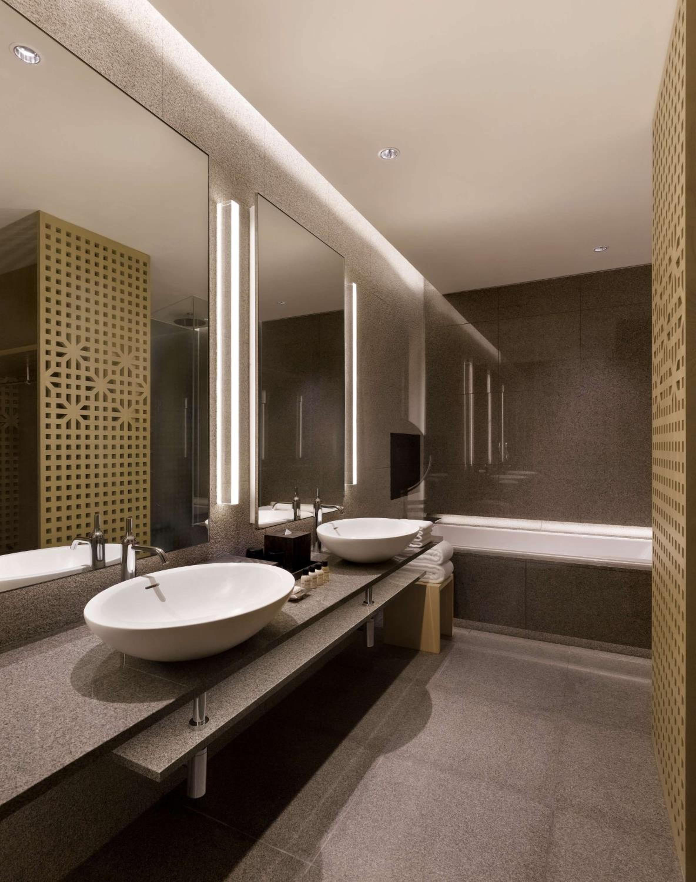 Deluxe King Room photo 2