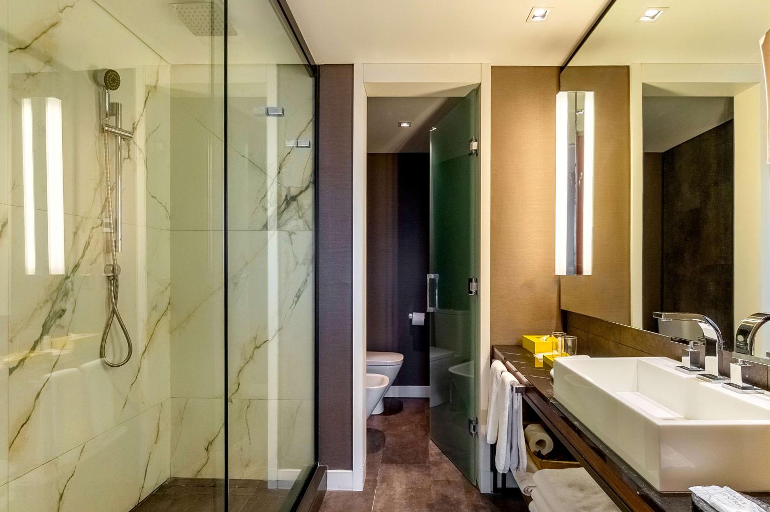King Room with City View - High Floor photo 3