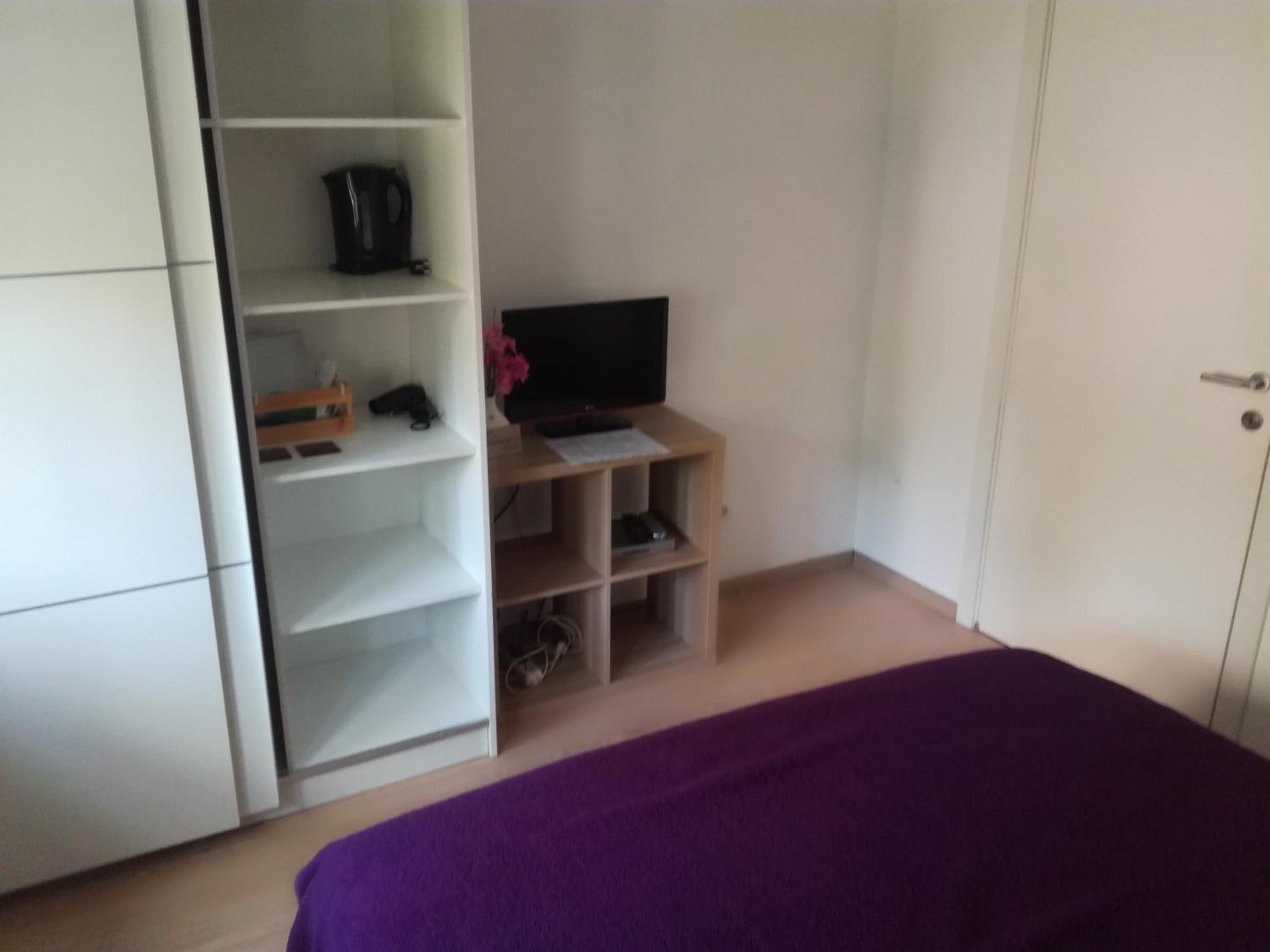 Double Room with Private Bathroom - Photo 3