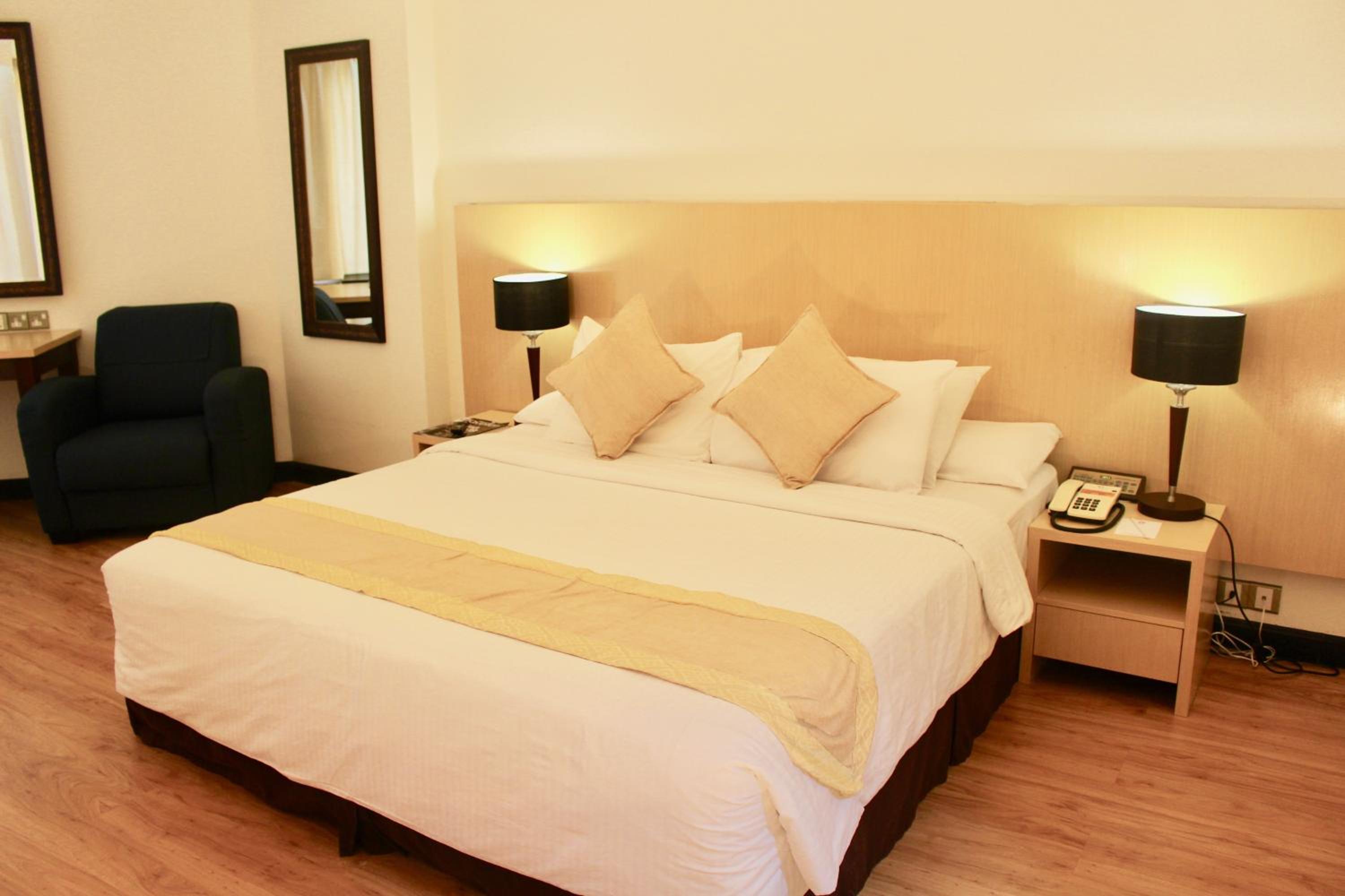 Premier Deluxe Room - Photo 4