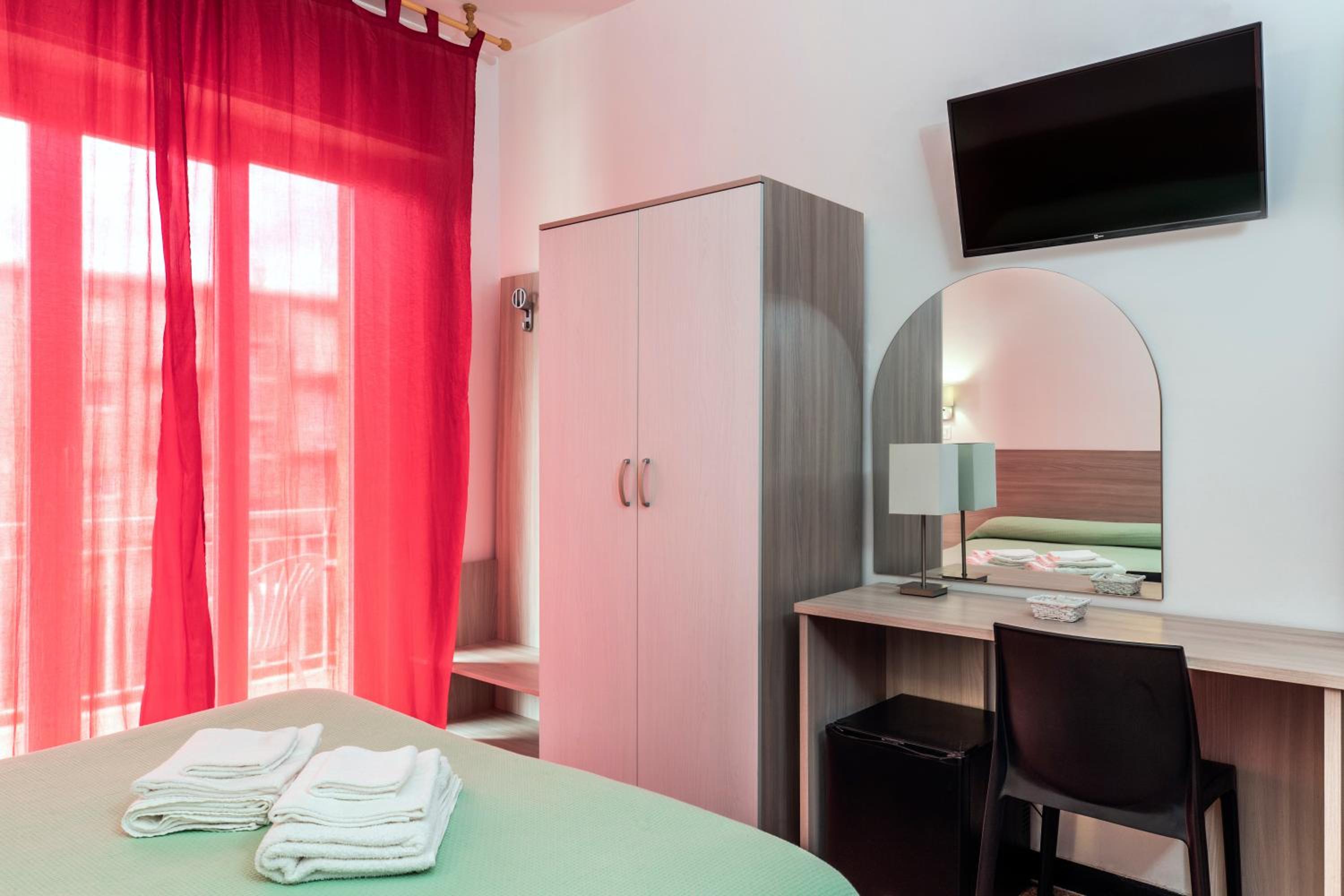 Double or Twin Room with Balcony photo 2
