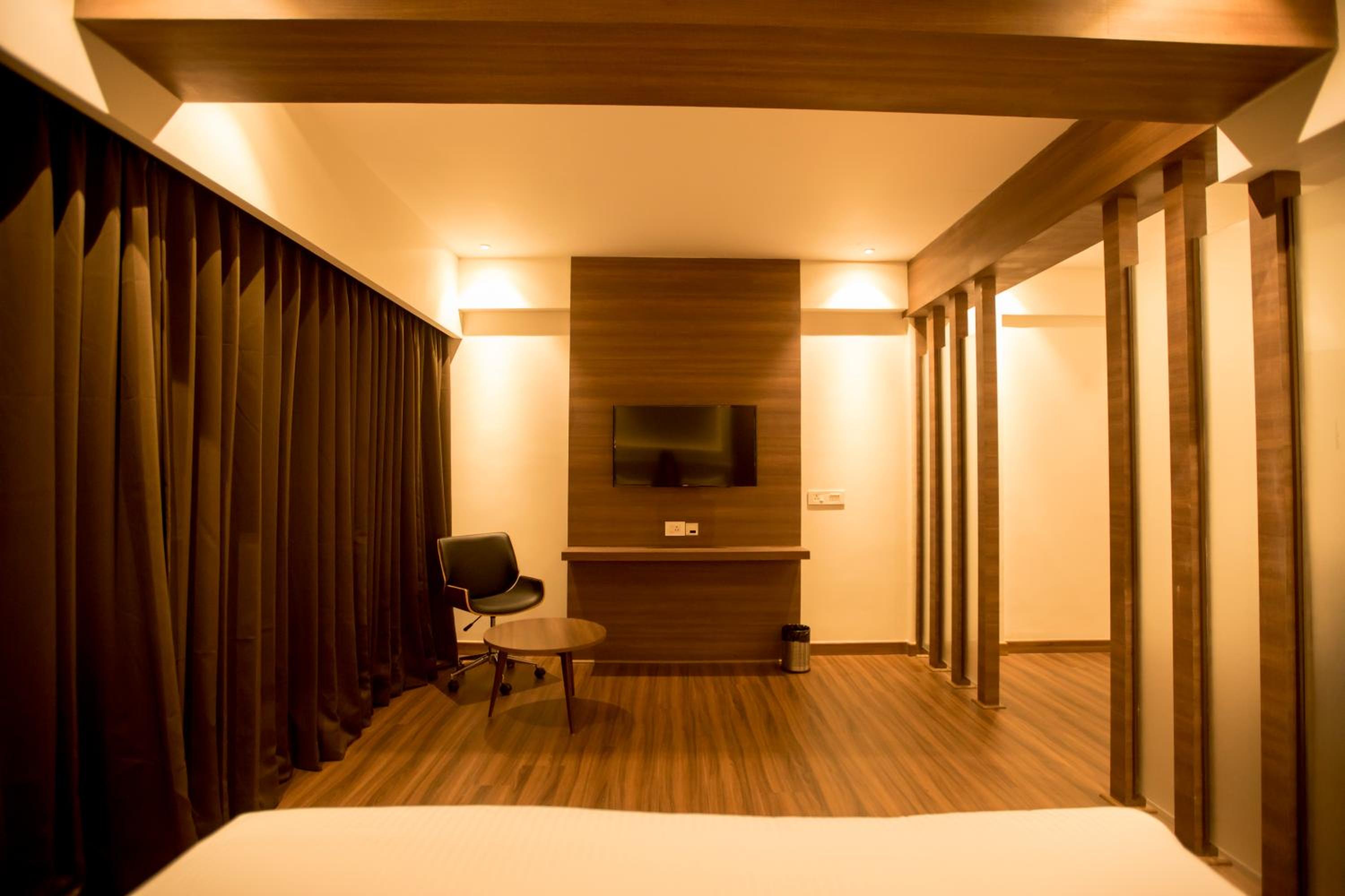 Suite - Photo 5