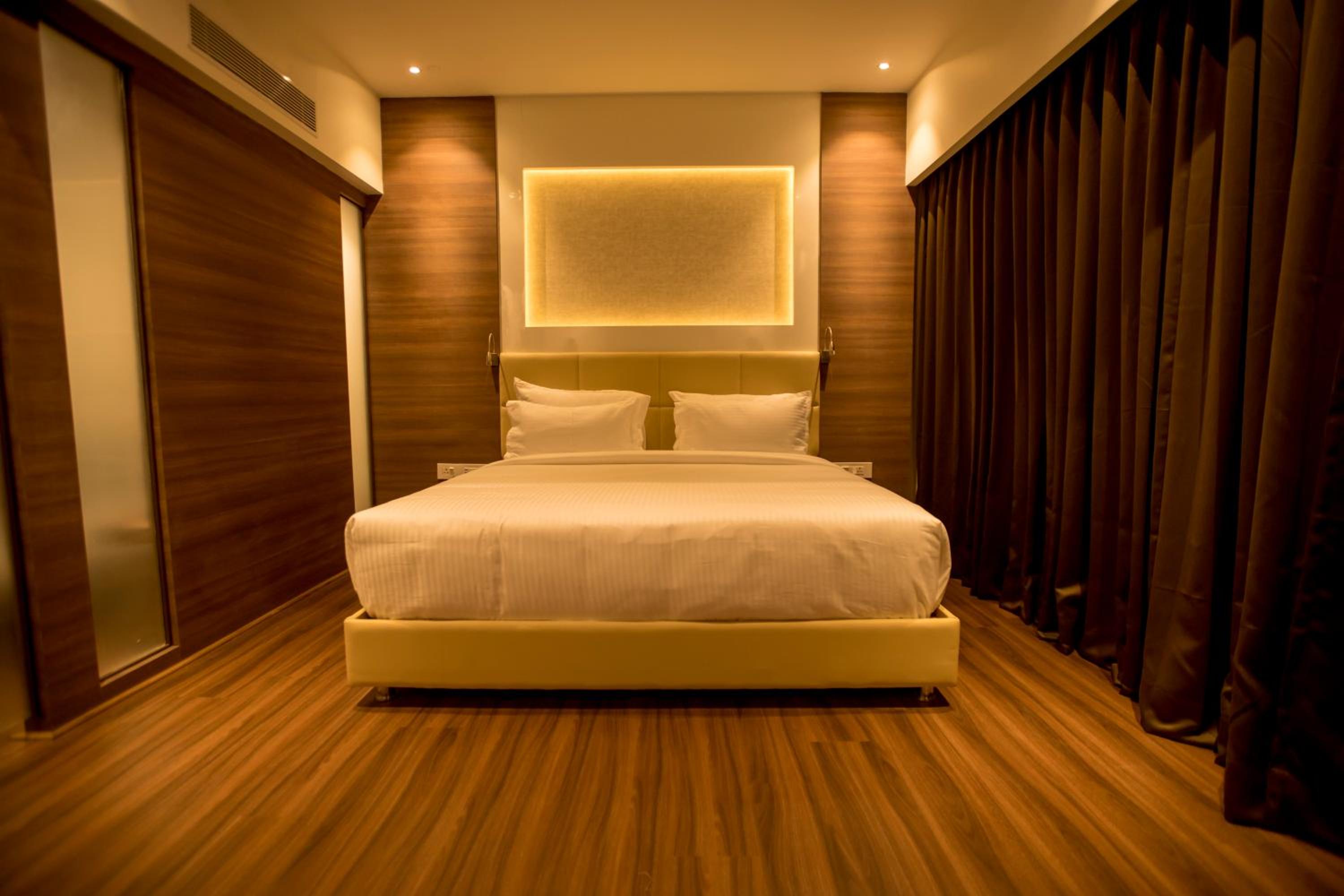 Suite - Photo 1