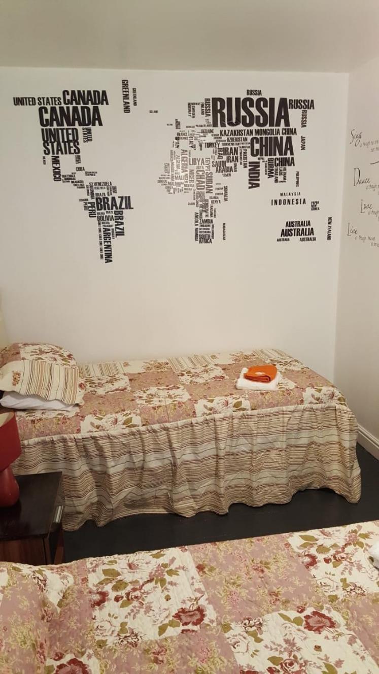 Budget Twin Room - Photo 9