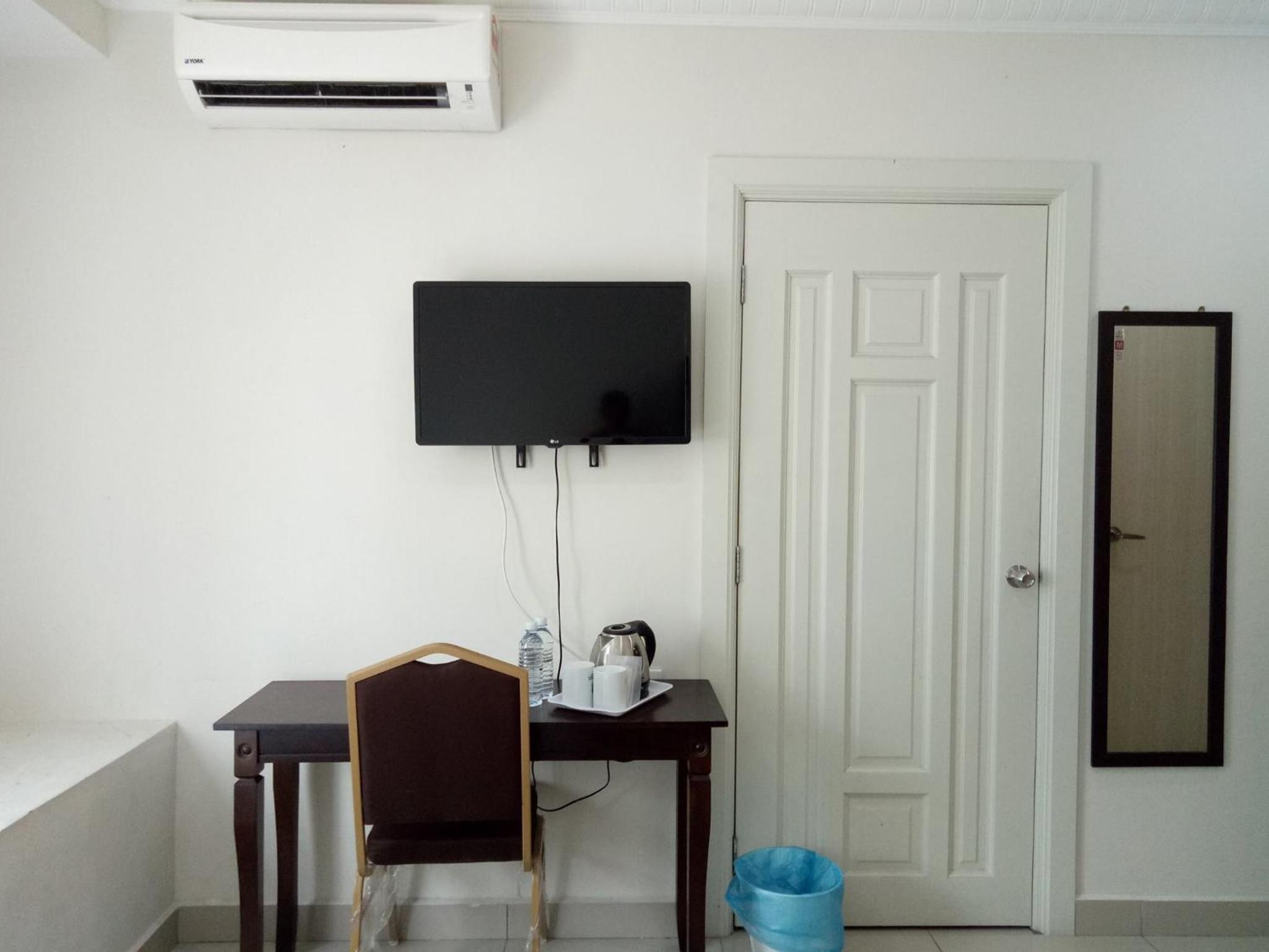 Standard Queen Room