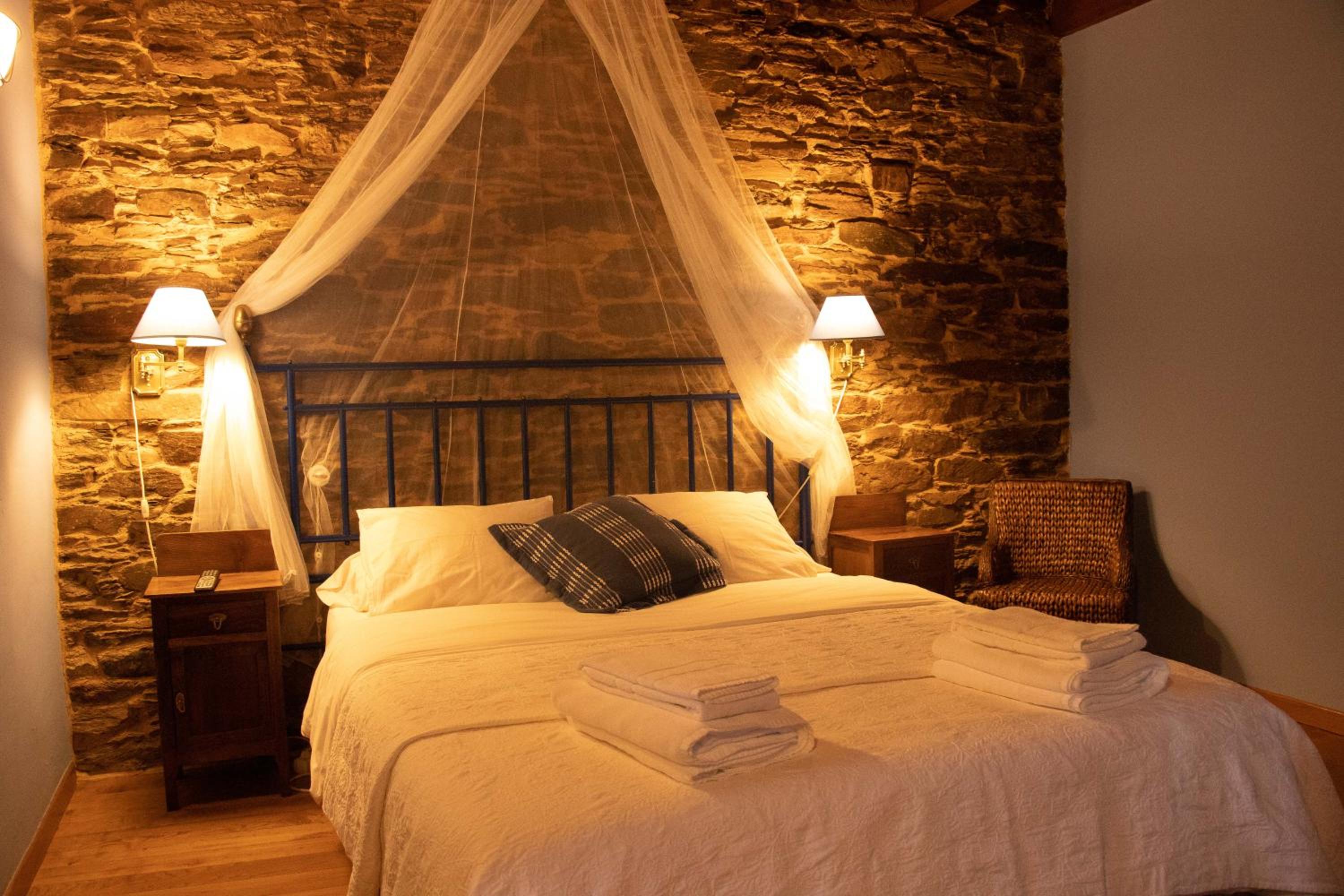 Large Double Room - Photo 6