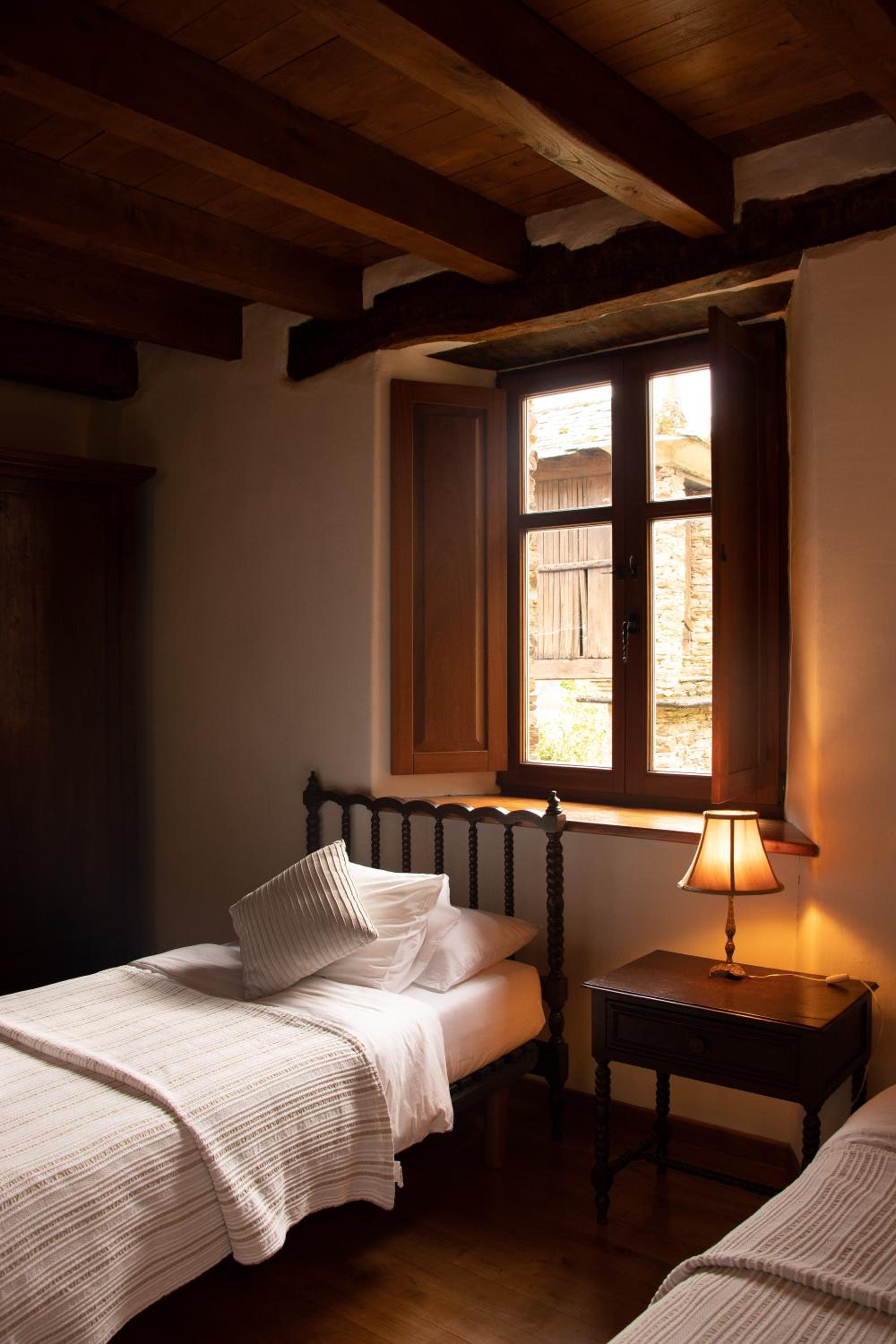 Deluxe Twin Room - Photo 2