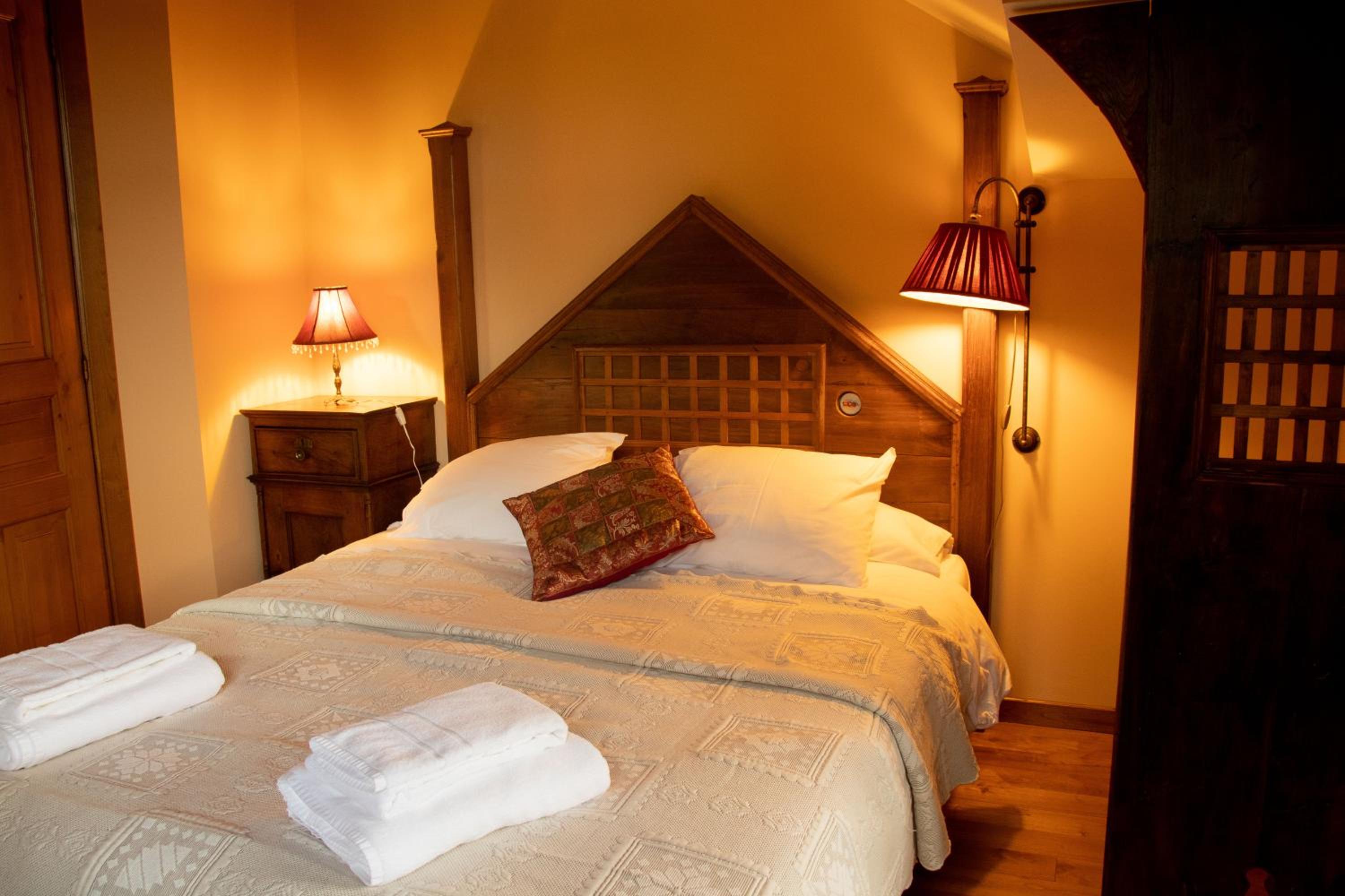 Large Double Room - Photo 2