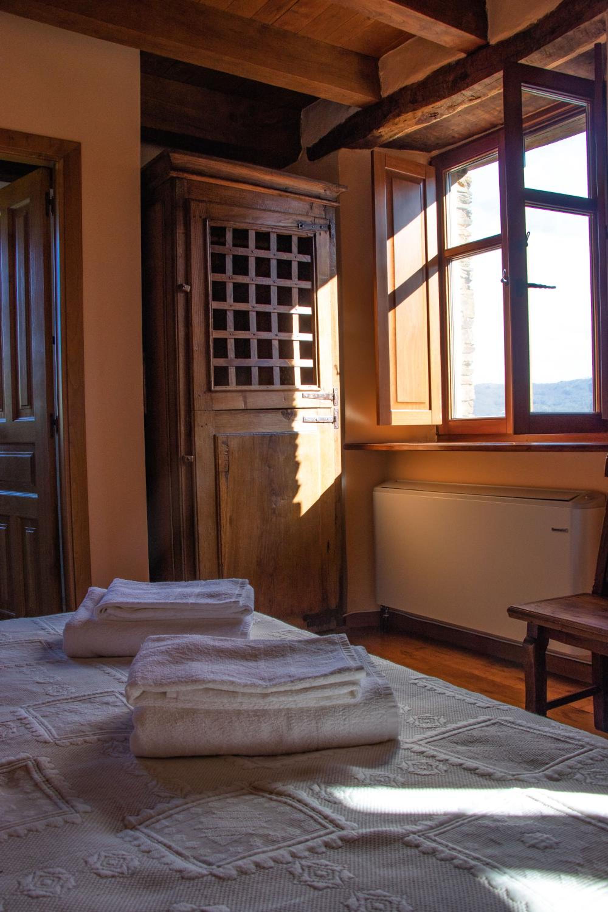 Large Double Room - Photo 5