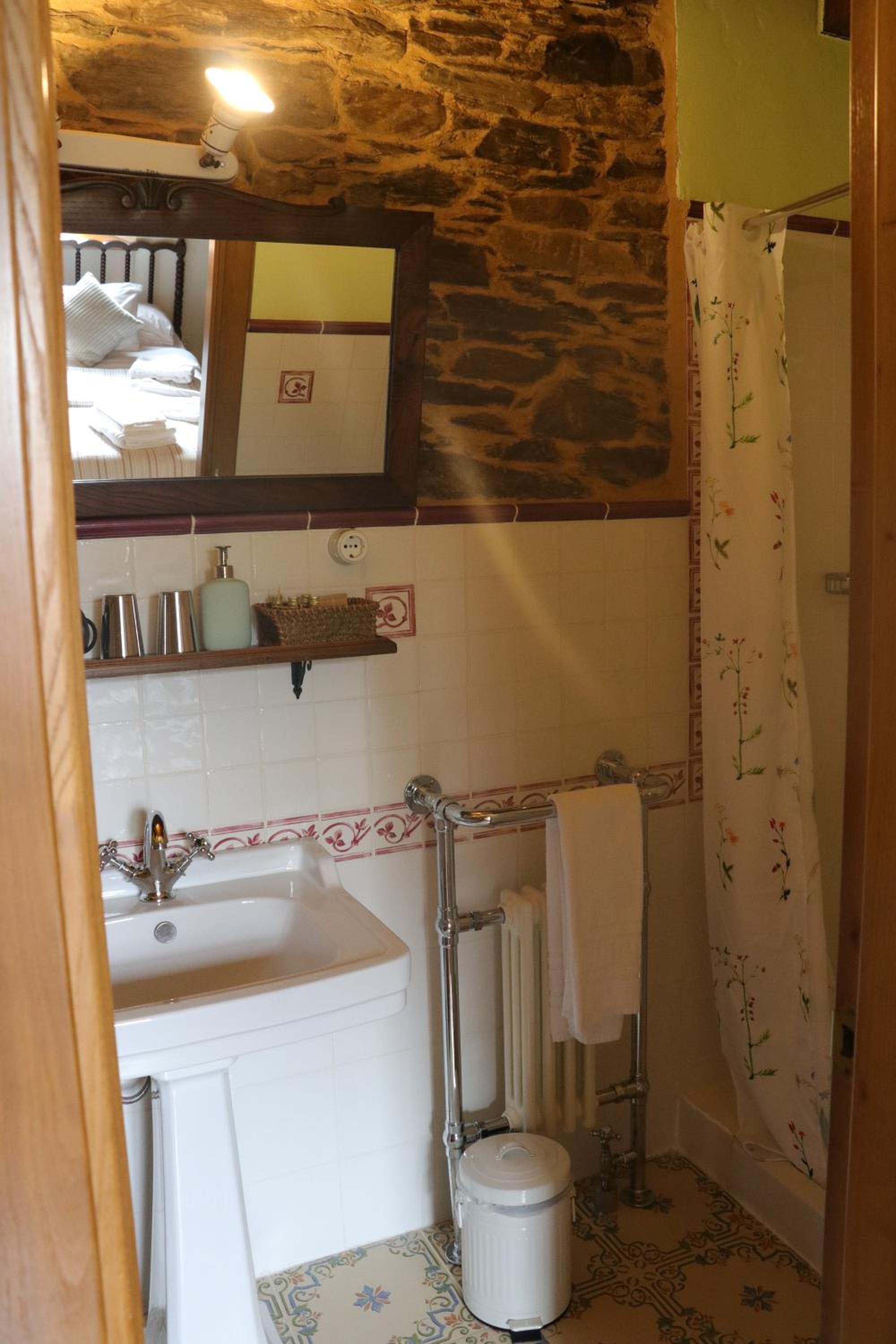 Deluxe Twin Room - Photo 4