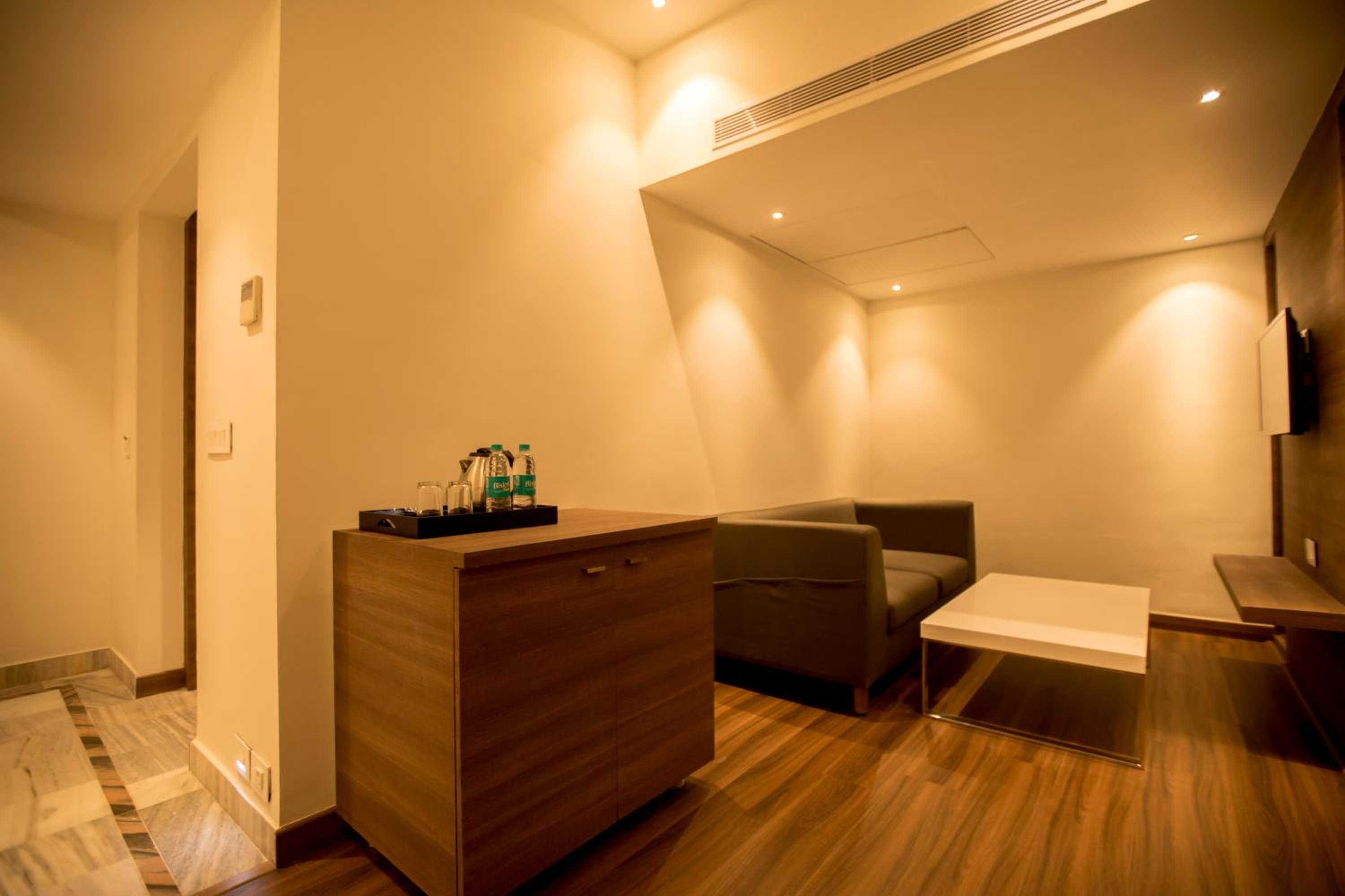 Suite - Photo 7