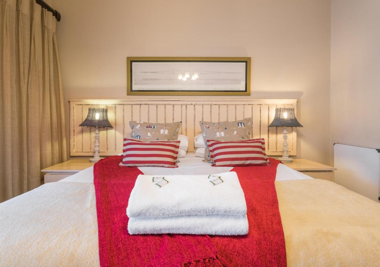 Deluxe King Suite photo 1