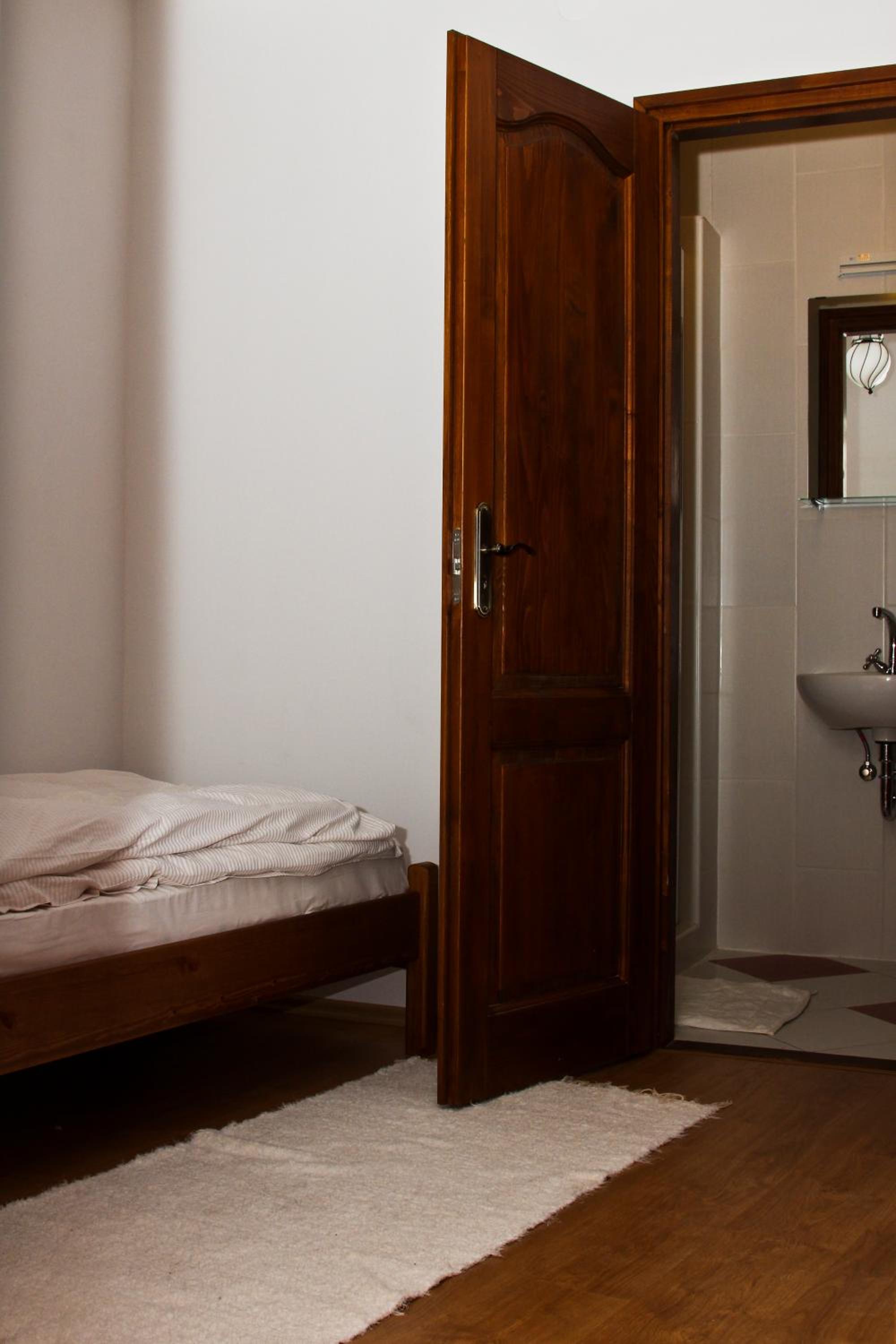 Single Room photo 3