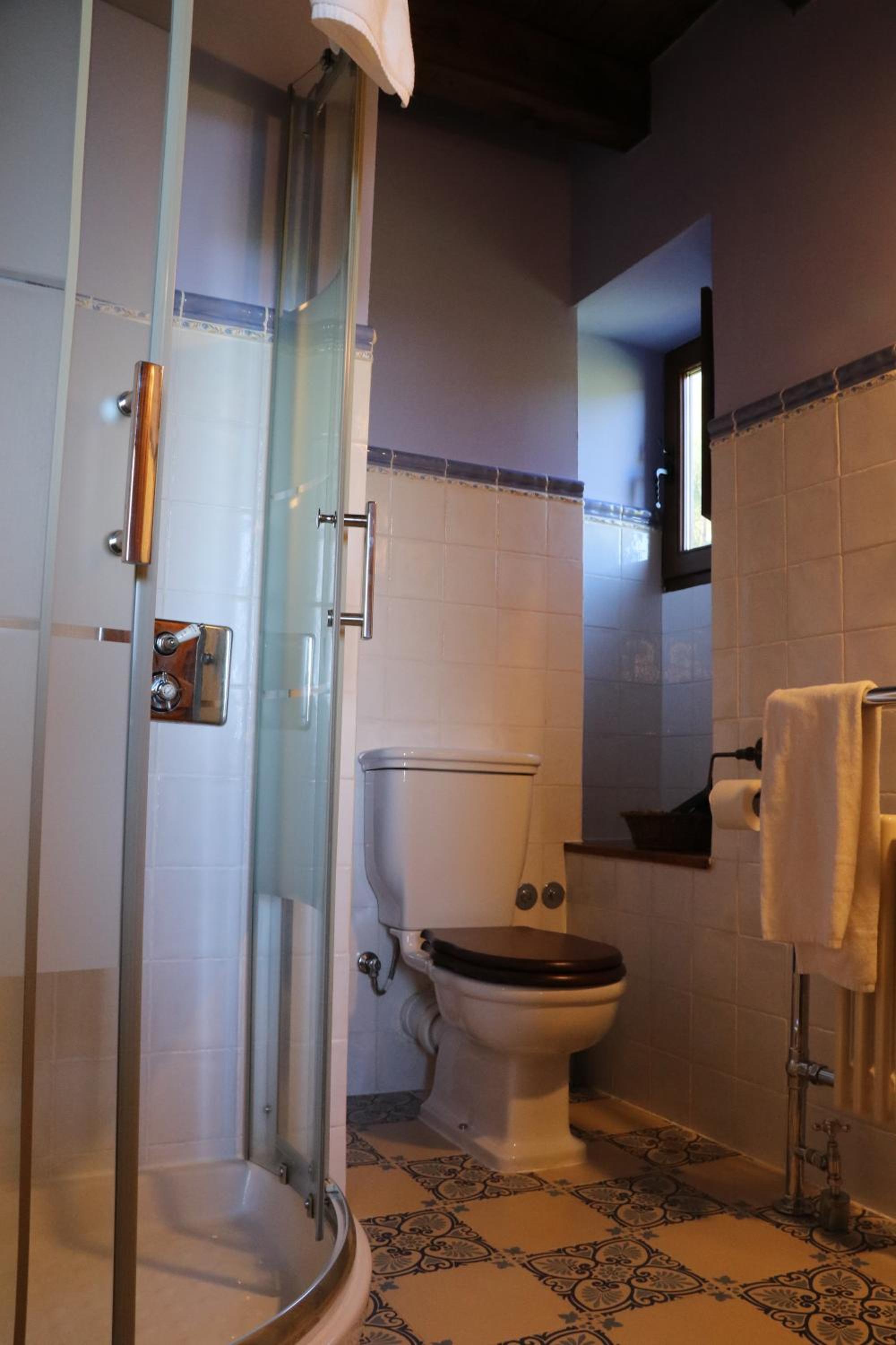 Large Double Room - Photo 3