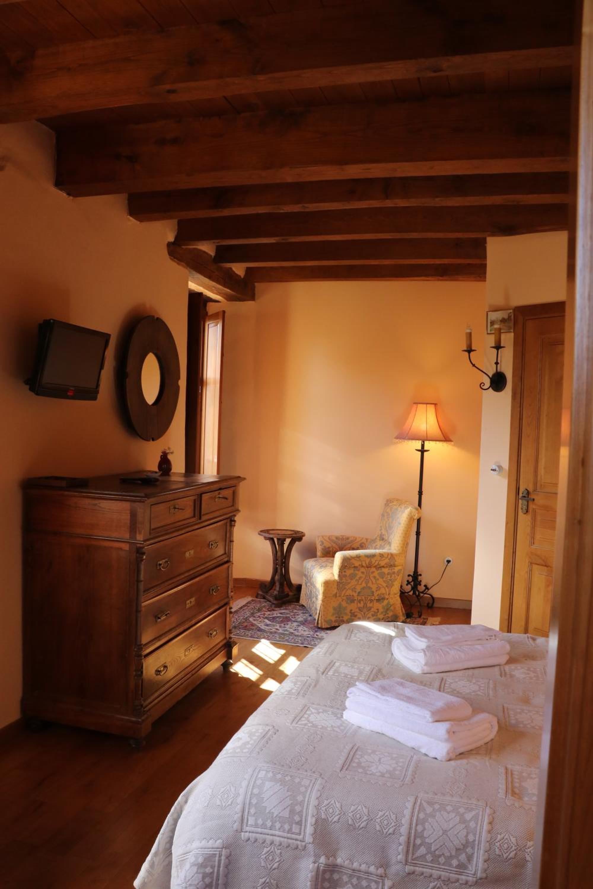 Large Double Room - Photo 11