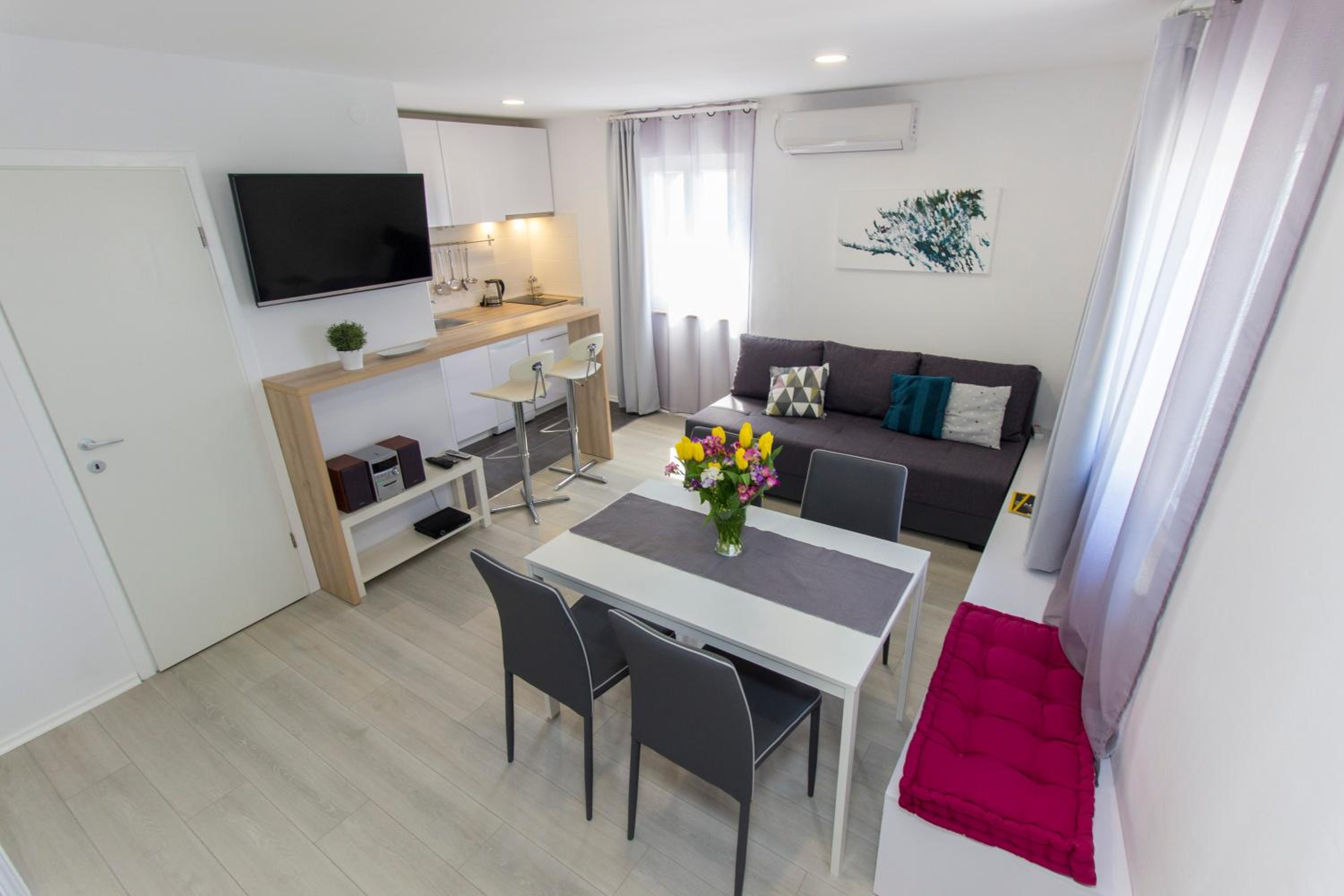 Apartment photo 1