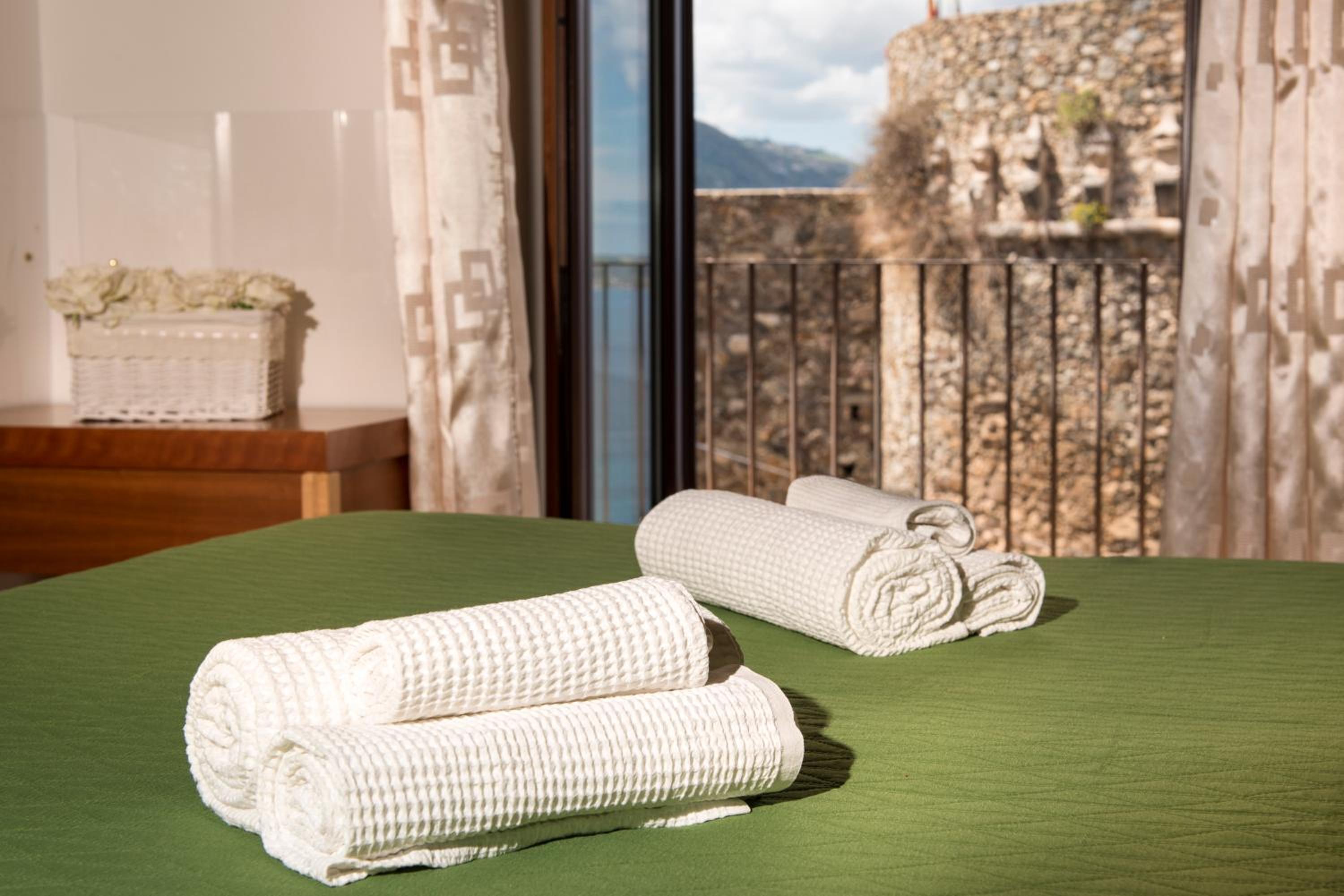 Deluxe Double or Twin Room with Sea View photo 2