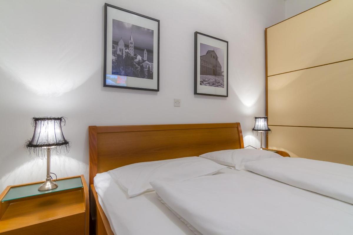 Double Room with Balcony and Sea View - Photo 2