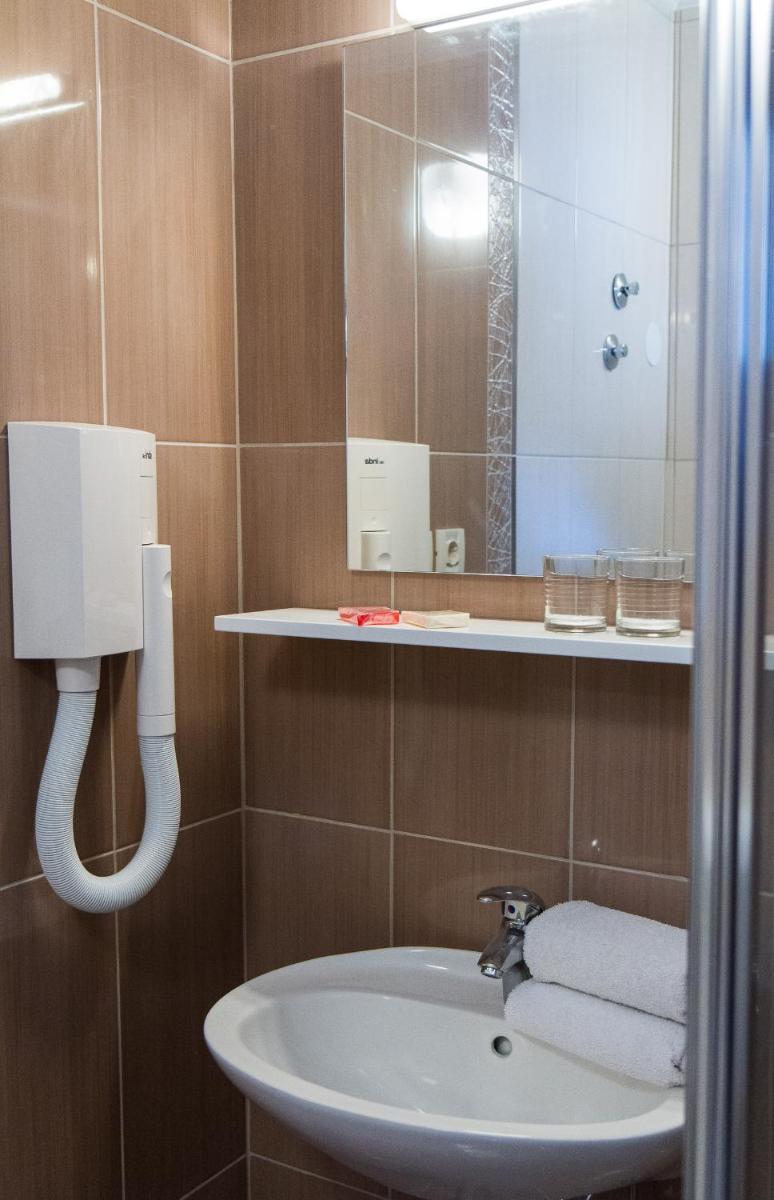 Double Room with Balcony and Sea View - Photo 5