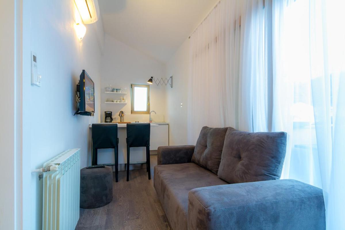 Studio with Balcony and Sea View - Photo 1