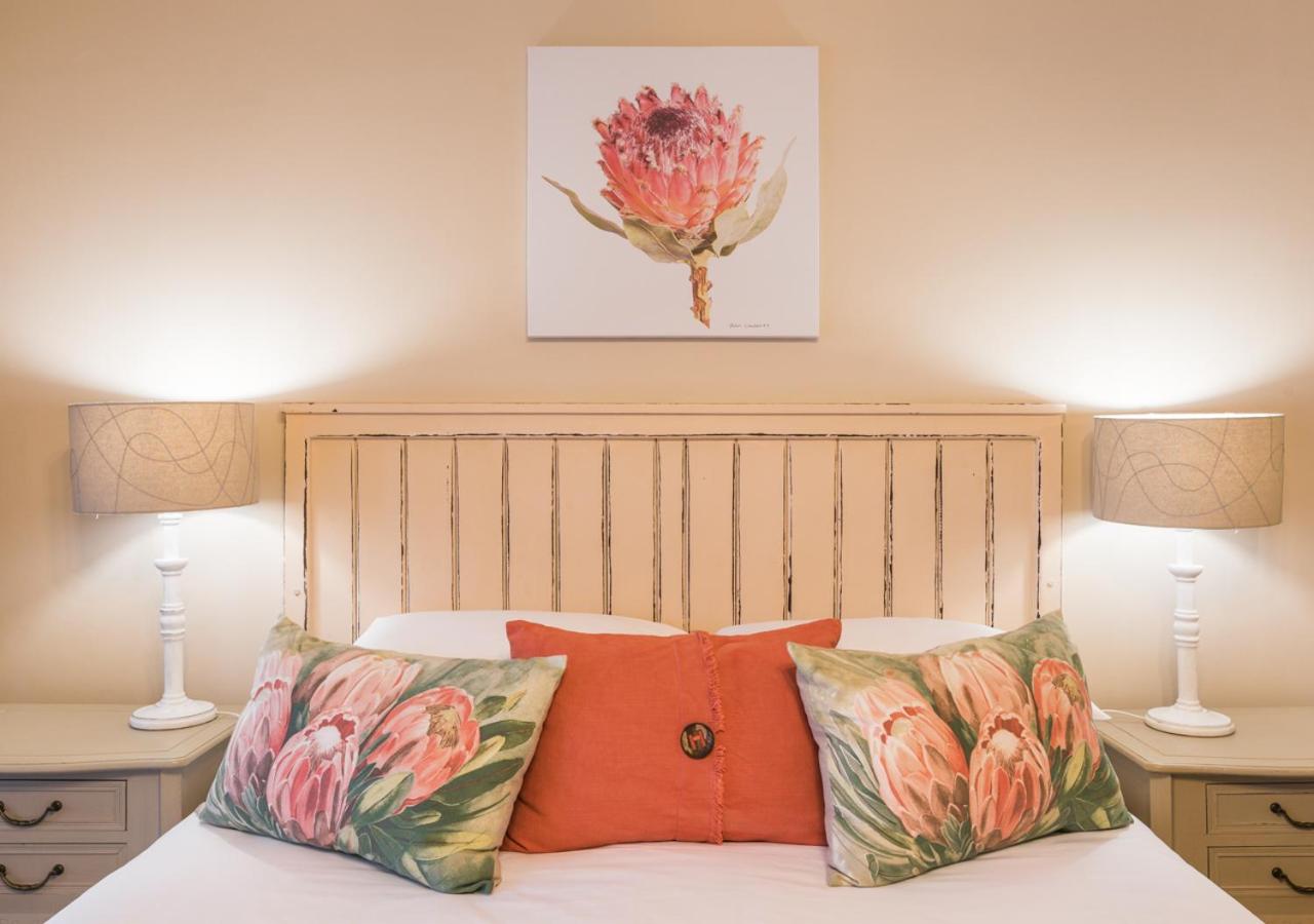 Deluxe Queen Suite photo 3