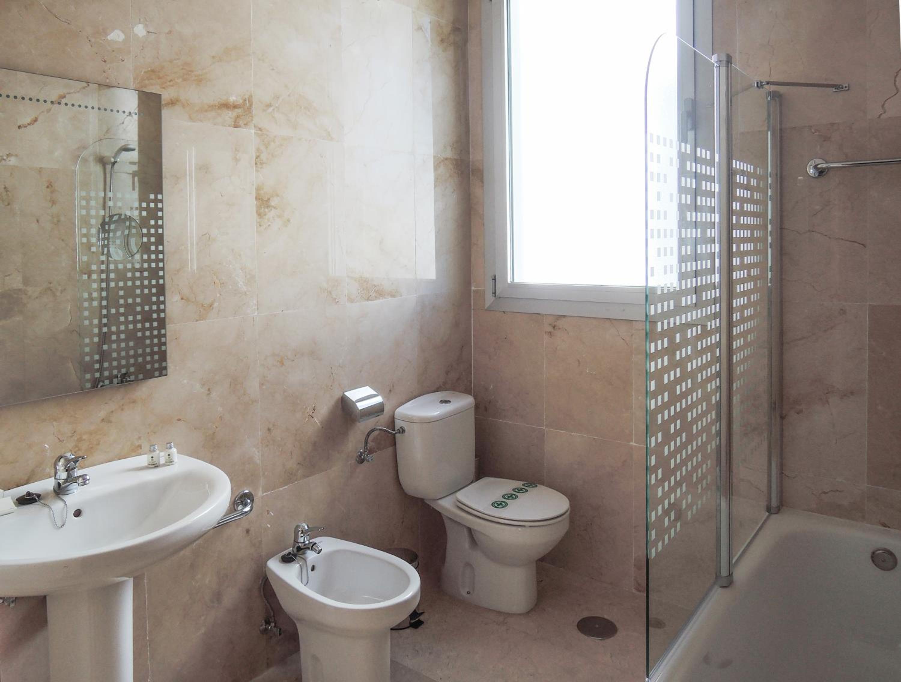 Budget Triple Room - Photo 7