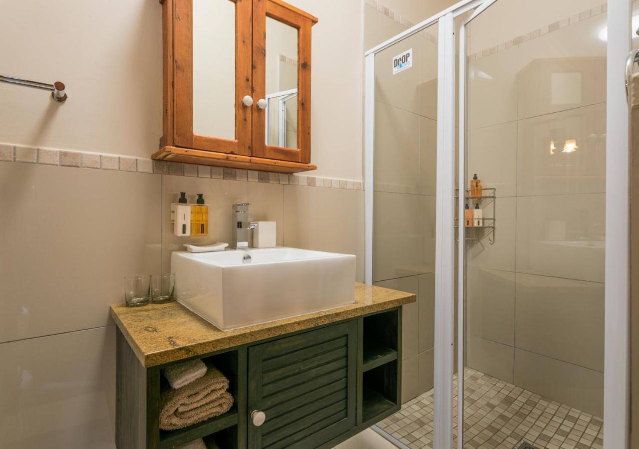 Deluxe King Suite photo 2