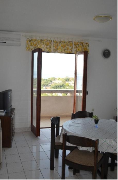Two-Bedroom Apartment with Terrace and Sea View photo 2
