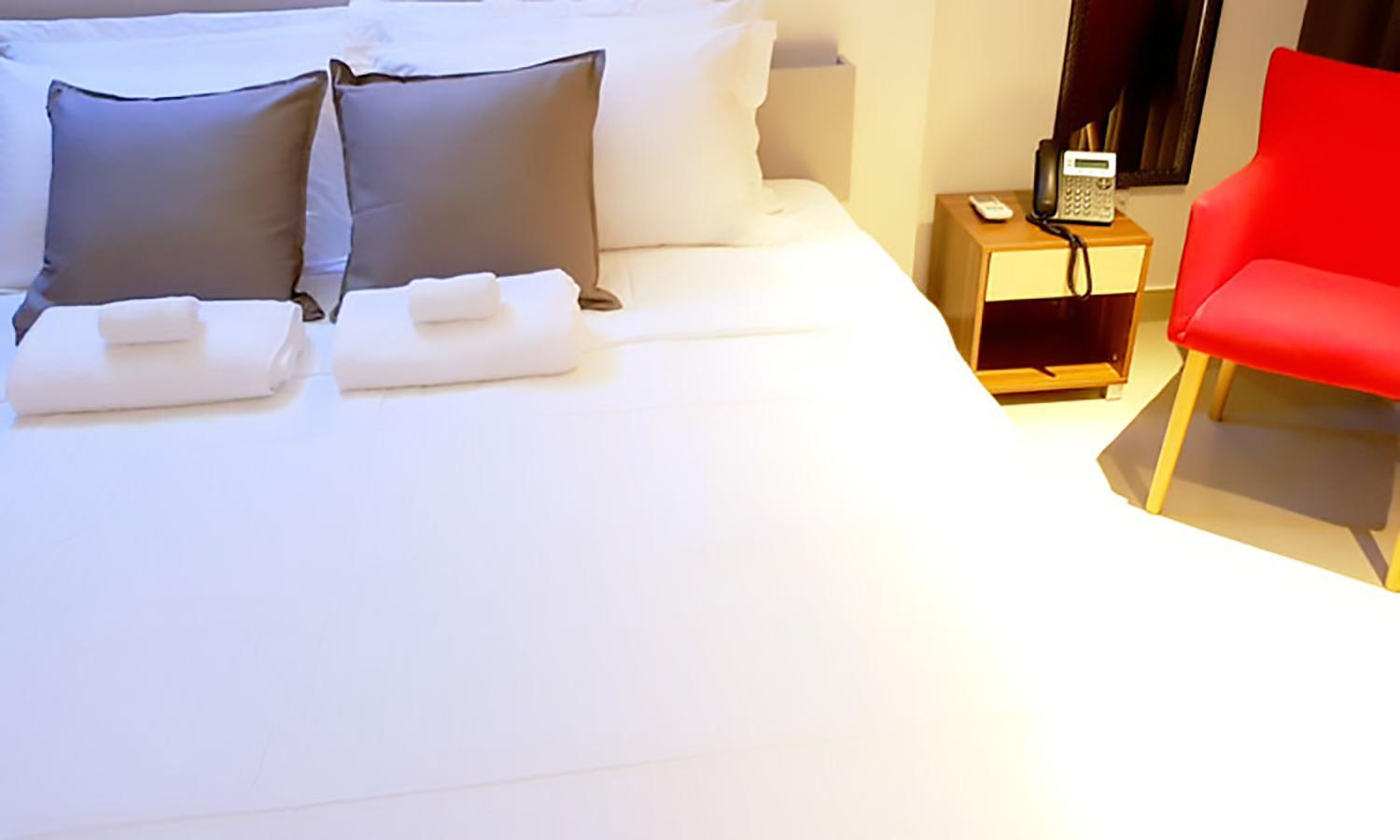 Deluxe King Room with Balcony photo 3