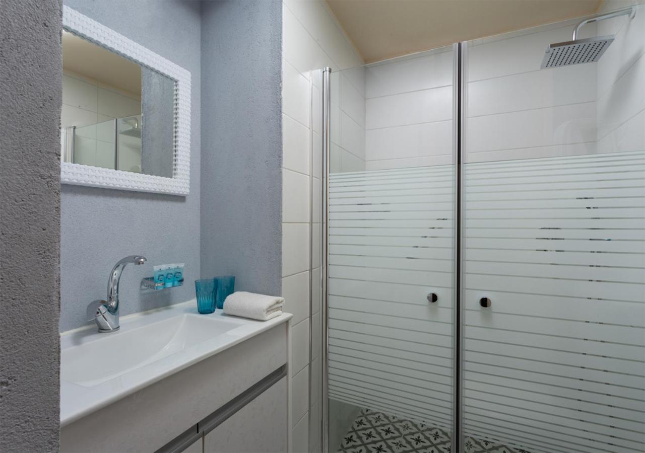 Double or Twin Room - Photo 4