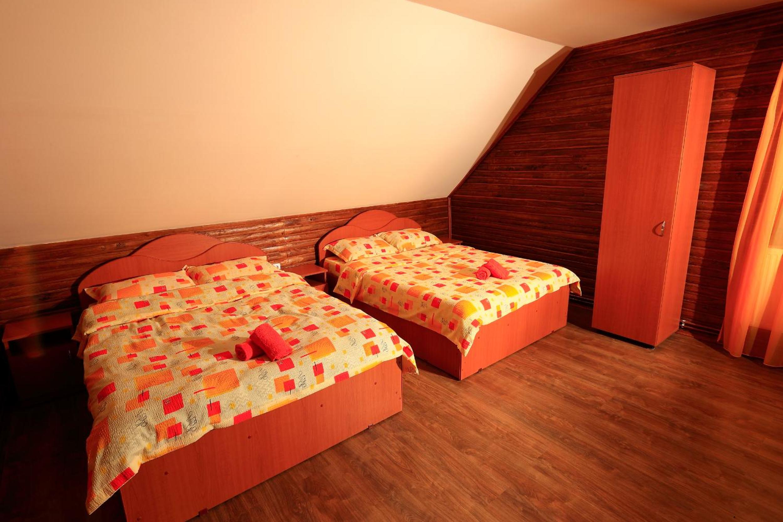 Five-Bedroom House photo 1