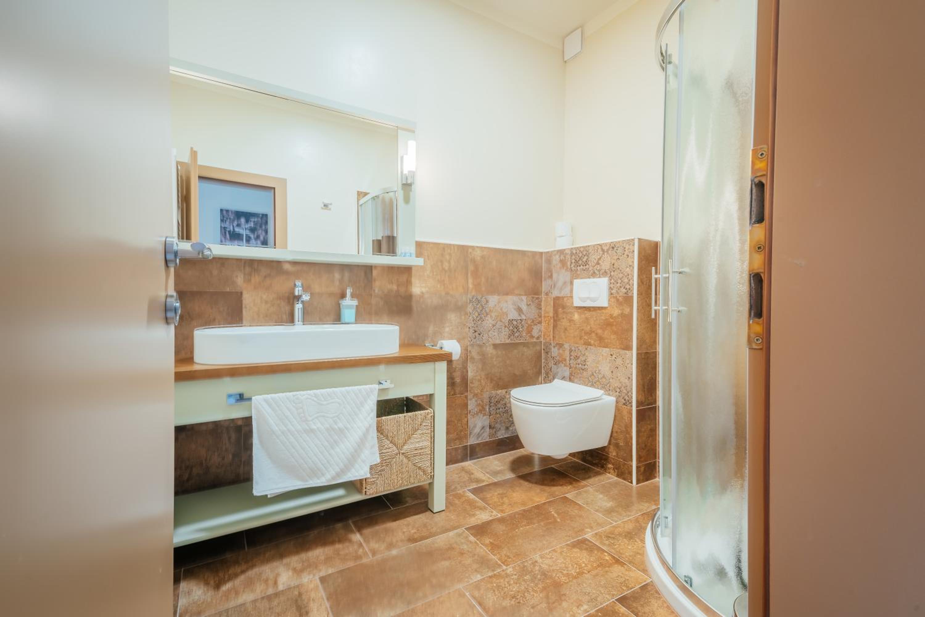 Standard Suite - Photo 5