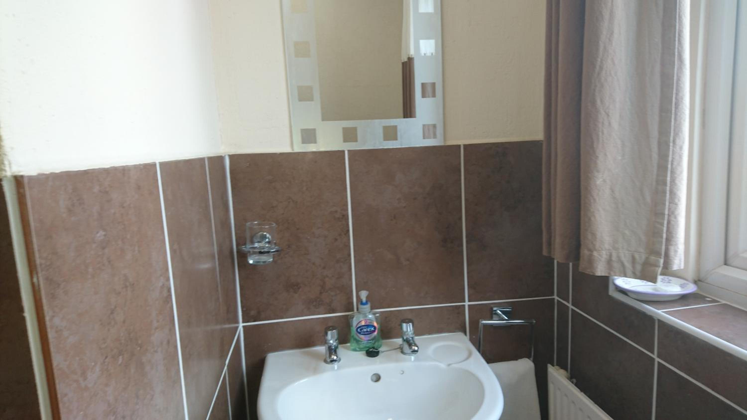 Single Room with Shared Bathroom photo 2