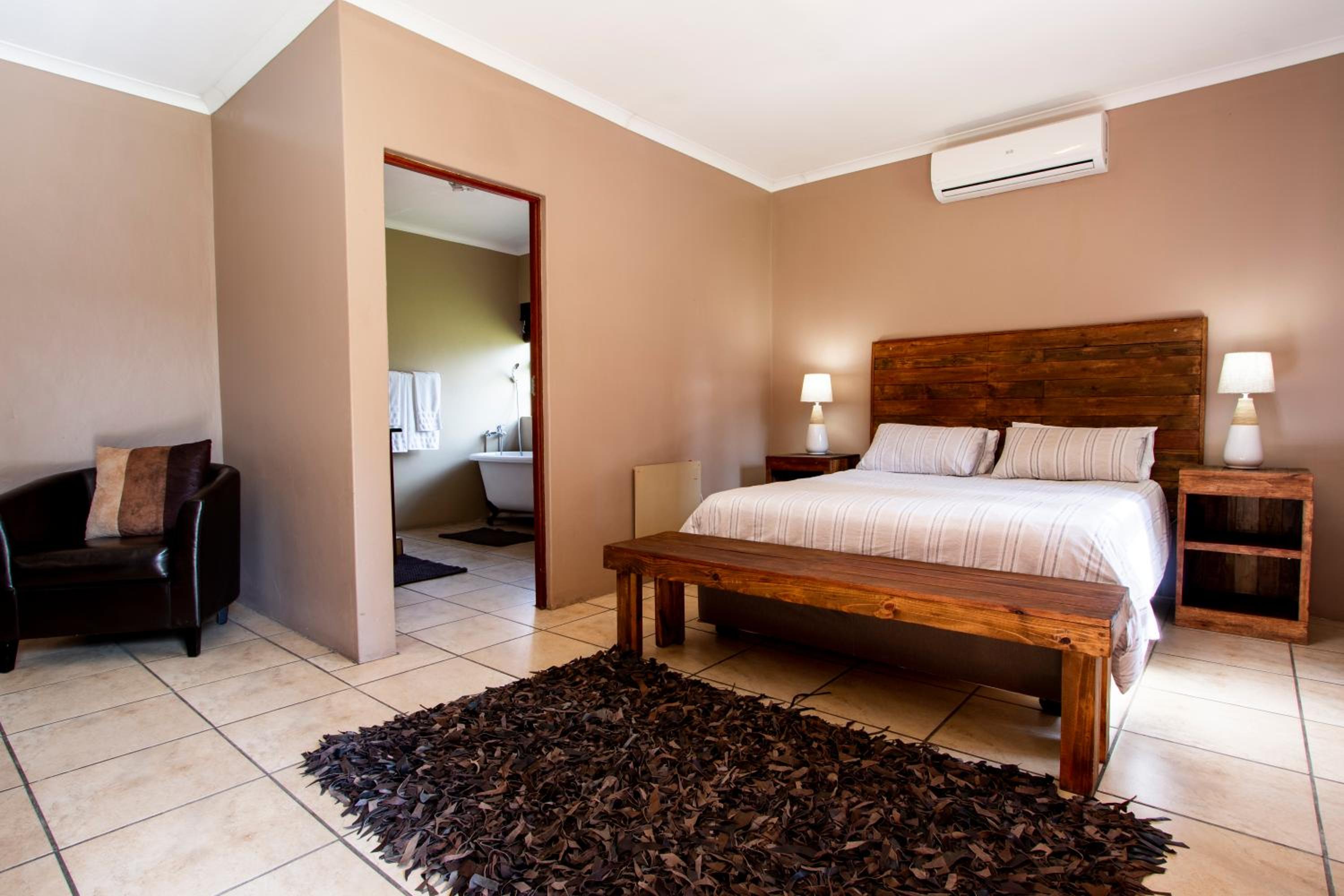 Deluxe Double Room with Bath photo 1