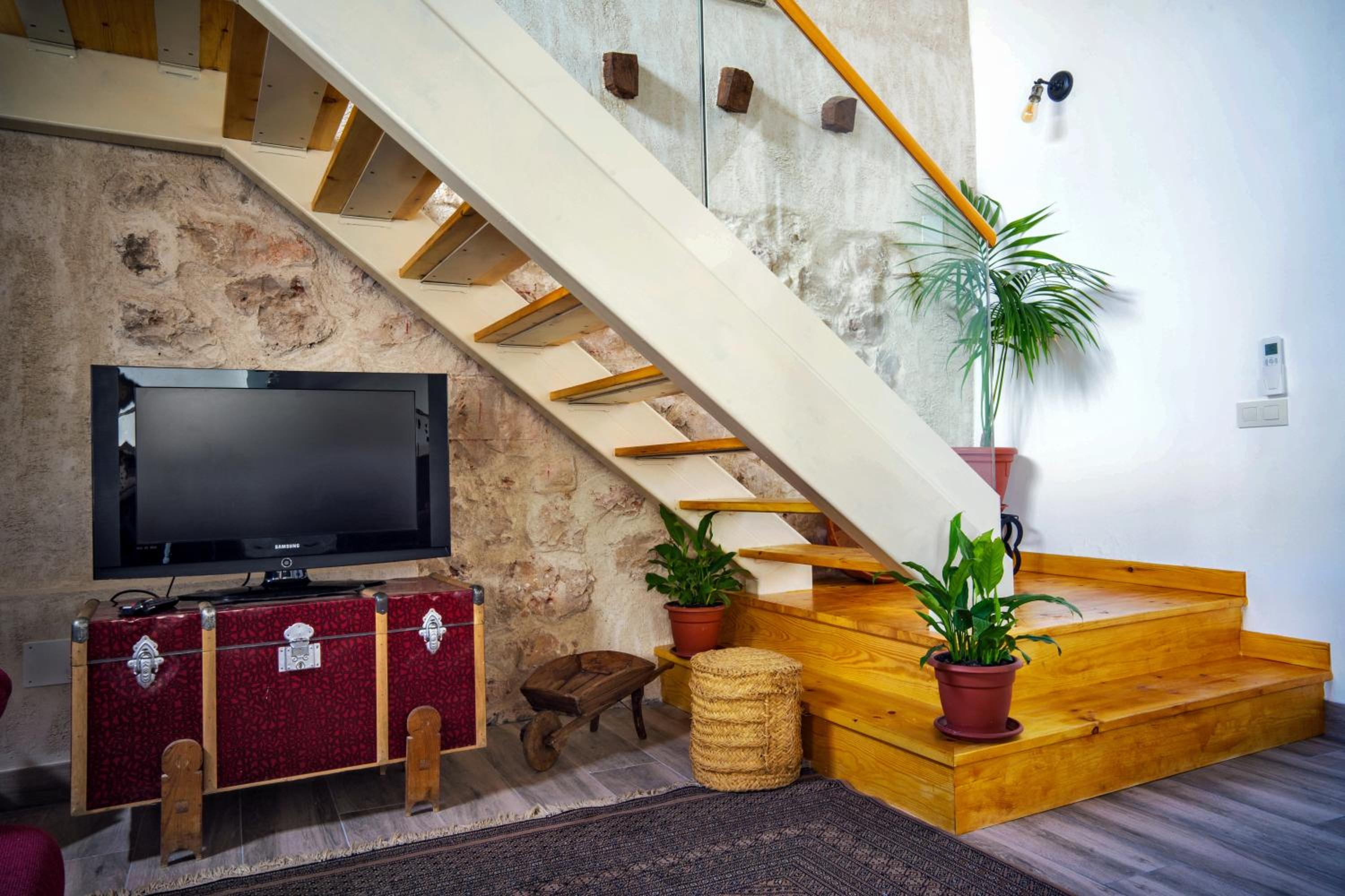 Three-Bedroom House - Photo 31