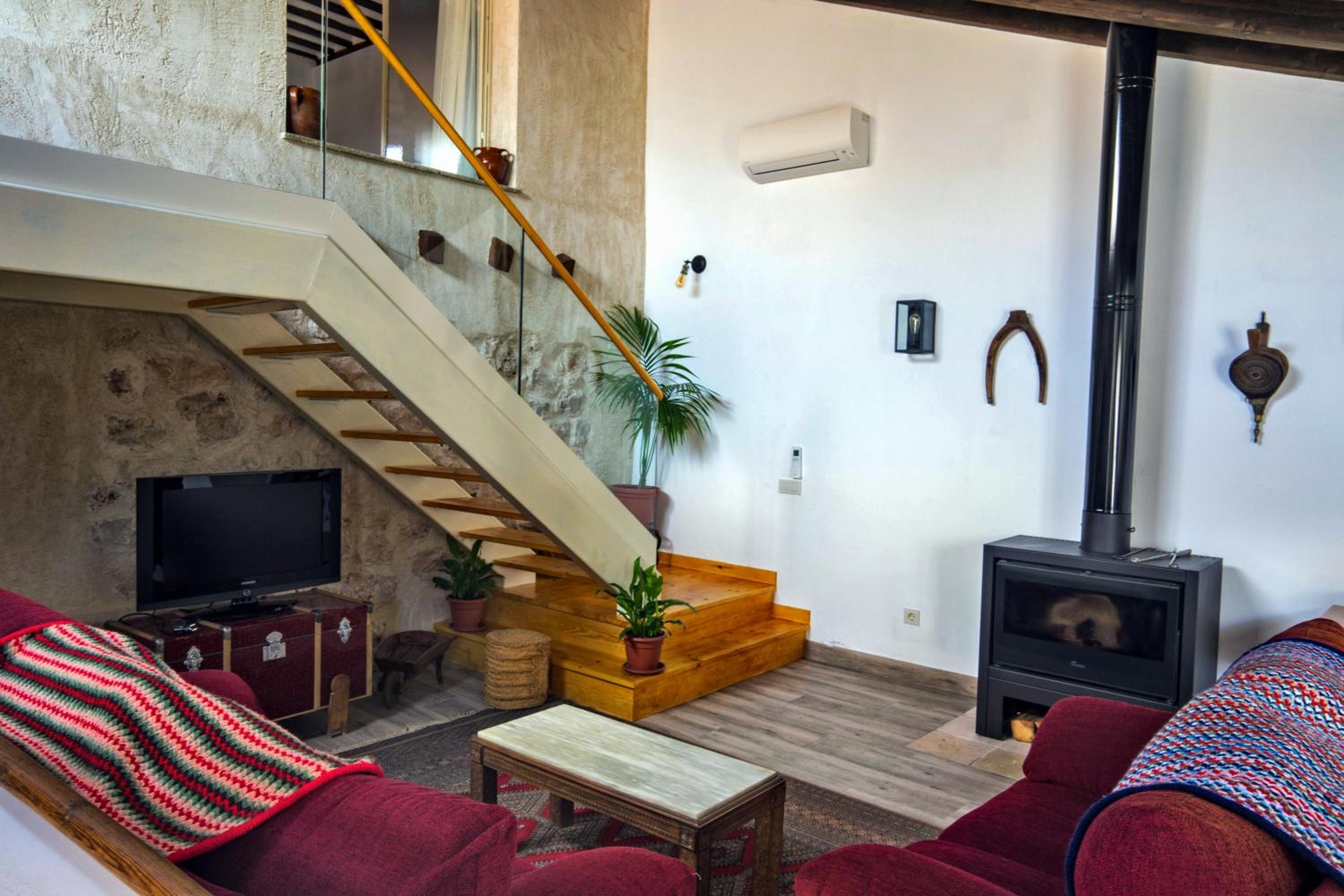 Three-Bedroom House - Photo 32